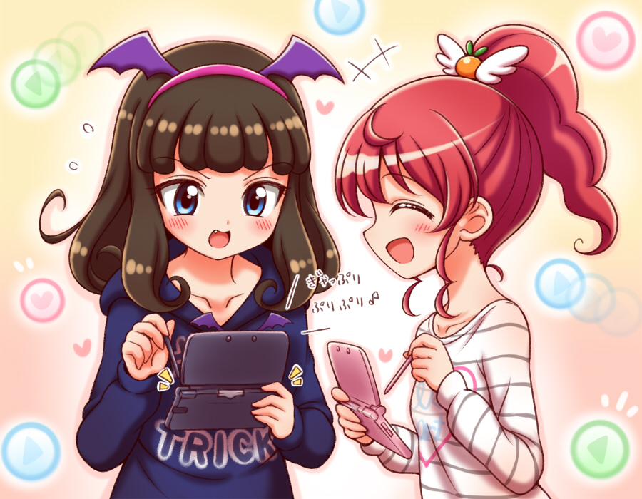 blue_eyes blue_hoodie brown_hair collarbone fake_head_wings fang hair_ornament hairband handheld_game_console holding holding_handheld_game_console holding_stylus hood hoodie kuga_yoshito kurosu_aroma long_hair long_sleeves nintendo_ds open_mouth playing_games ponytail pretty_series pripara red_hair shiratama_mikan shirt striped_clothes striped_shirt stylus translation_request upper_body video_game