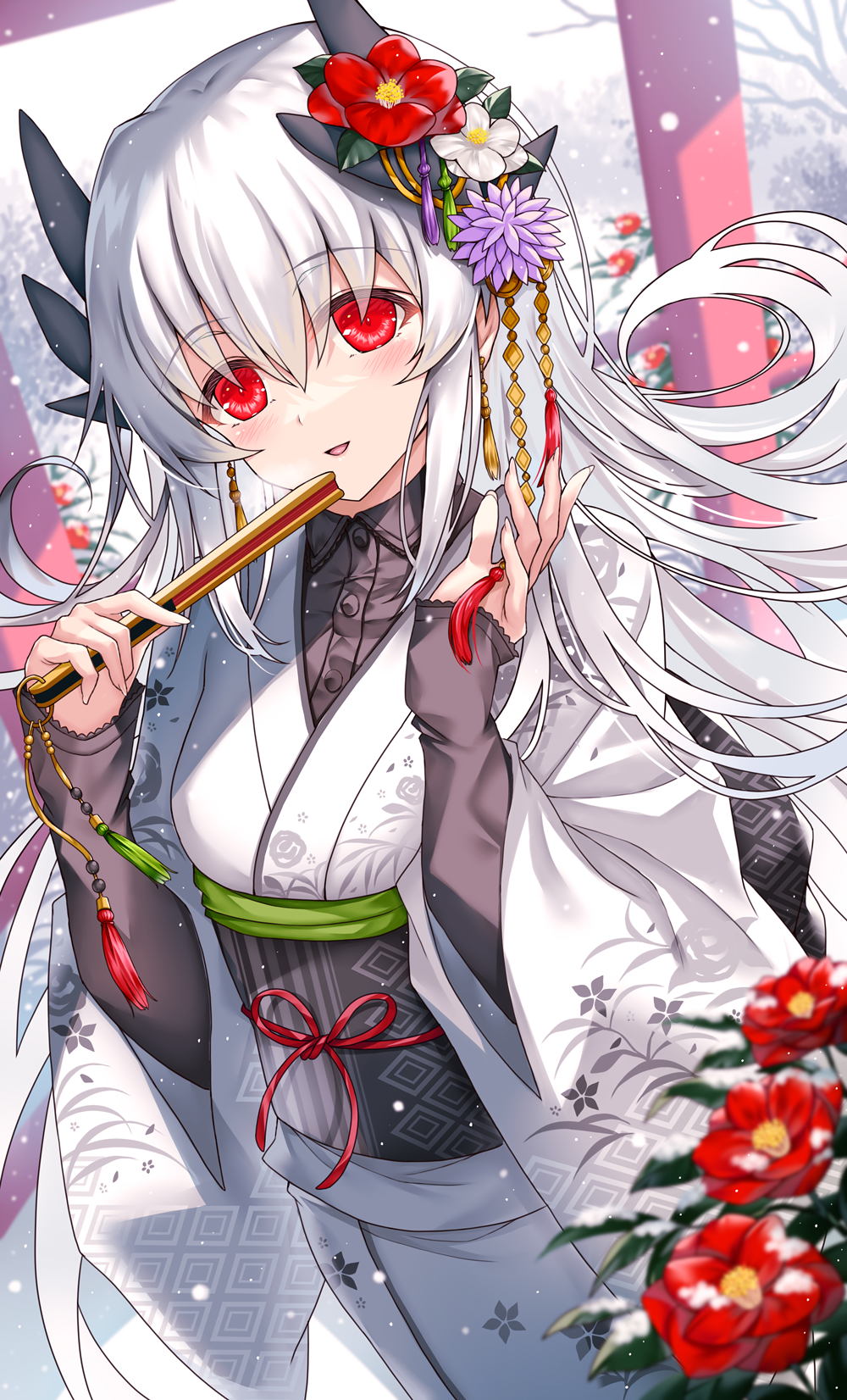 1girl alternate_costume dragon_girl dragon_horns fate/grand_order fate_(series) floral_print flower folding_fan hair_flower hair_ornament hand_fan highres holding holding_fan horns japanese_clothes kimono kiyohime_(fate) kiyohime_(third_ascension)_(fate) long_hair long_sleeves morizono_shiki multiple_horns obi outdoors print_kimono red_eyes sash snowing solo torii white_hair white_kimono wide_sleeves