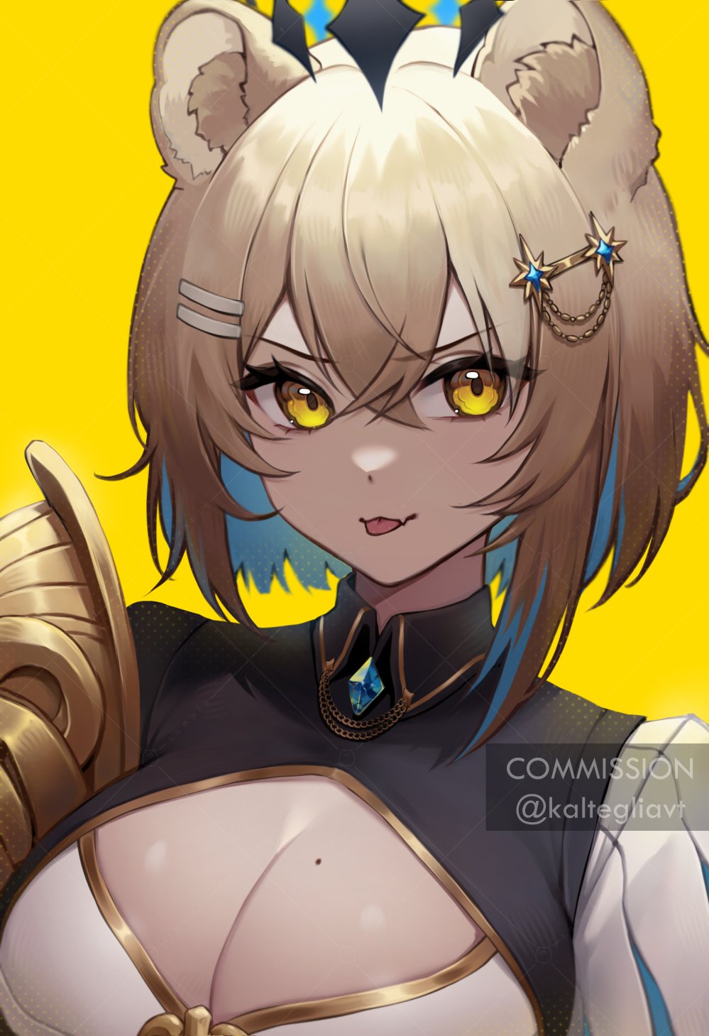 1girl :3 animal_ears armor blonde_hair breasts cleavage closed_mouth commentary commission english_commentary fang gold_trim hair_ornament hairclip hazumi_aileen highres indie_virtual_youtuber kalteglia lion_ears medium_breasts mole mole_on_breast pauldrons shoulder_armor simple_background single_pauldron smile solo tongue tongue_out upper_body v-shaped_eyebrows virtual_youtuber wing_collar yellow_background yellow_eyes