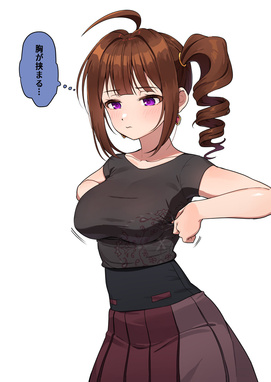 1girl adjusting_clothes ahoge black_shirt breasts brown_hair commentary_request earrings high-waist_skirt highres idolmaster idolmaster_million_live! jewelry kamille_(vcx68) medium_breasts pink_eyes pleated_skirt red_skirt shirt shirt_tucked_in side_ponytail sidelocks simple_background skirt solo speech_bubble t-shirt thought_bubble translation_request undersized_clothes white_background yokoyama_nao