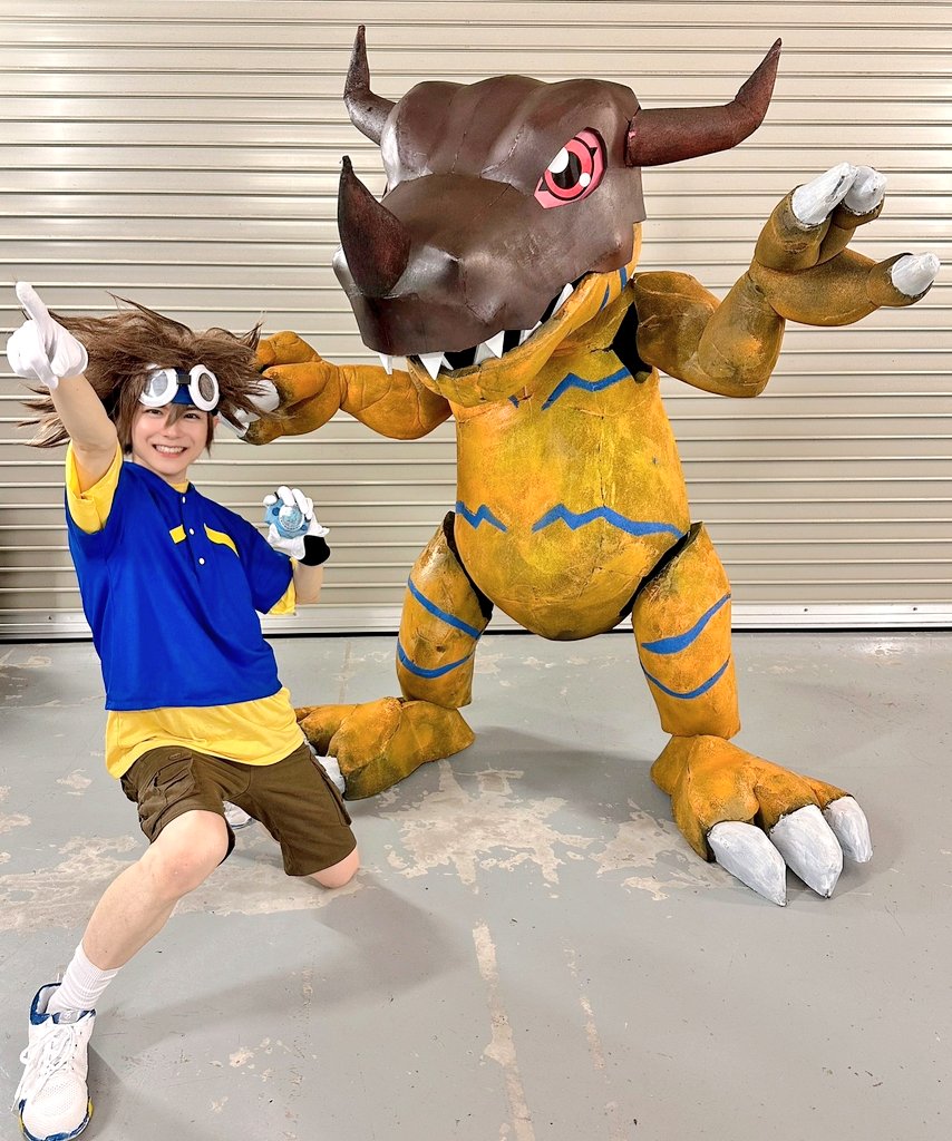cosplay digimon goggles goggles_on_head greymon greymon_(cosplay) looking_at_viewer photo_(medium) real_life smile yagami_taichi yagami_taichi_(cosplay)