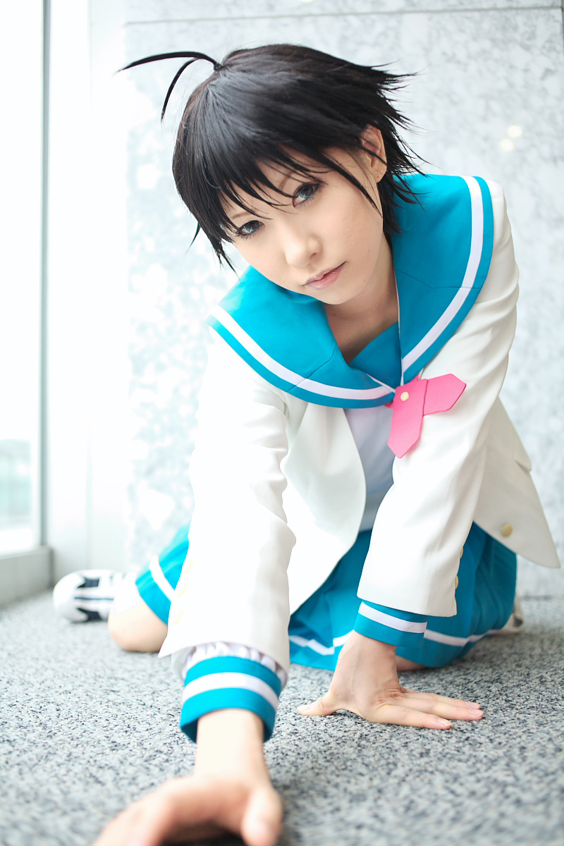 1girl ahoge asian blue_eyes chippi color_contacts cosplay female_focus highres idolmaster idolmaster_xenoglossia indoors kikuchi_makoto kikuchi_makoto_(cosplay) looking_at_viewer photo_(medium) school_uniform serafuku short_hair solo