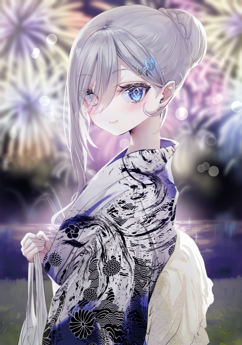 1girl bag blue_eyes blush female_focus fireworks grey_eyes hair_ornament hair_over_one_eye hairpin heterochromia highres holding holding_bag japanese_clothes kimono long_hair long_sleeves looking_at_viewer multicolored_eyes nekometaru shibou_yuugi_de_meshi_o_kuu smile solo solo_focus very_long_hair white_bag white_hair yukata yuuki_(shibou_yuugi)