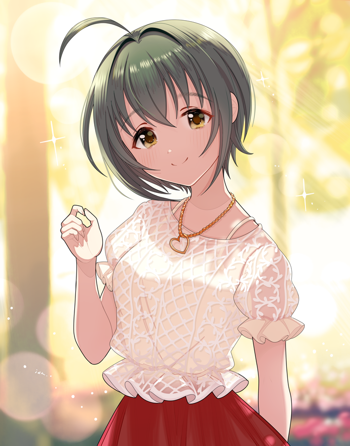 1girl ahoge black_hair blurry blurry_background breasts closed_mouth dot_nose hand_up heart heart_necklace ich. idolmaster idolmaster_cinderella_girls idolmaster_cinderella_girls_starlight_stage jewelry kohinata_miho lens_flare heavy_lens_flare looking_at_viewer medium_breasts necklace outdoors red_skirt shirt short_hair short_sleeves skirt smile solo sparkle upper_body white_shirt yellow_eyes