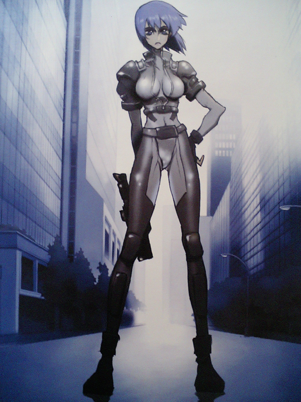 1girl blue_eyes blue_hair breasts cleavage female_focus fingerless_gloves frown ghost_in_the_shell gloves gun hand_on_own_hip highres hip_focus kusanagi_motoko matching_hair/eyes monochrome nakazawa_kazuto outdoors short_hair solo weapon