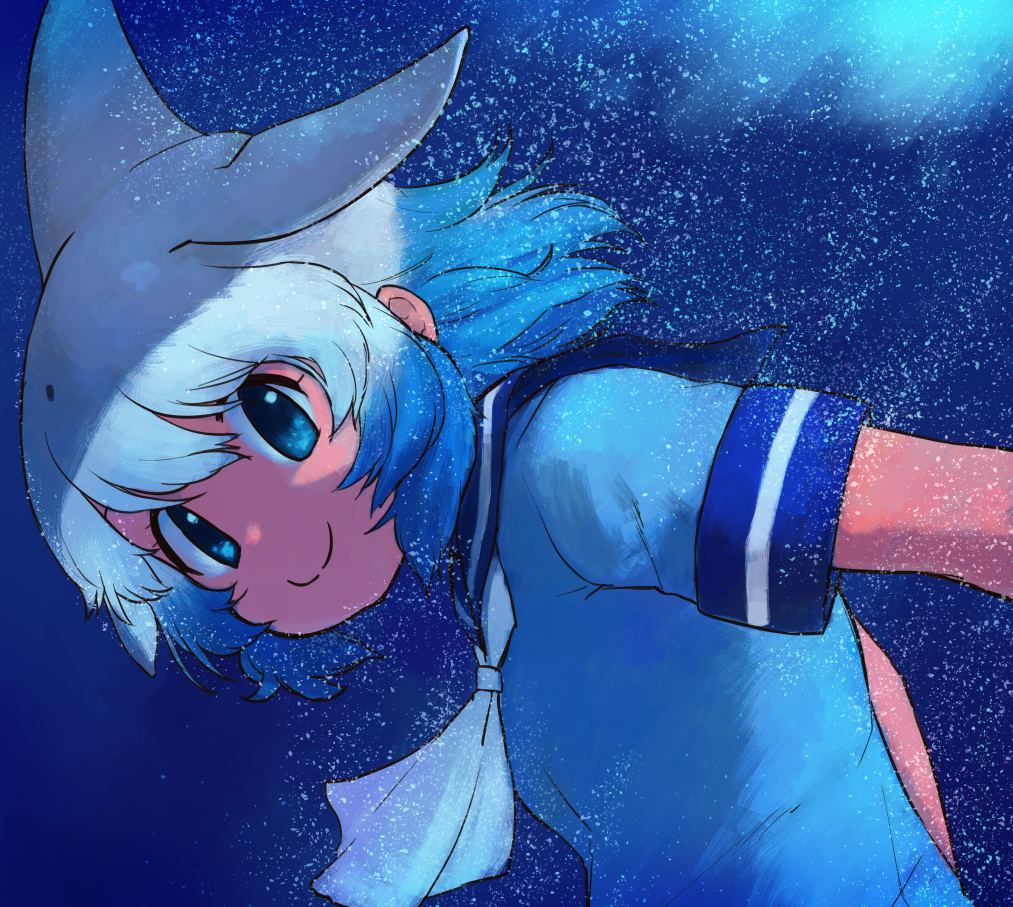 1girl ascot blowhole blue_eyes blue_hair blue_sailor_collar commentary_request common_bottlenose_dolphin_(kemono_friends) dorsal_fin fins grey_hair hair_between_eyes head_fins kemono_friends looking_at_viewer multicolored_hair rumenia_(ao2is) sailor_collar short_hair short_sleeves smile solo underwater white_ascot white_hair