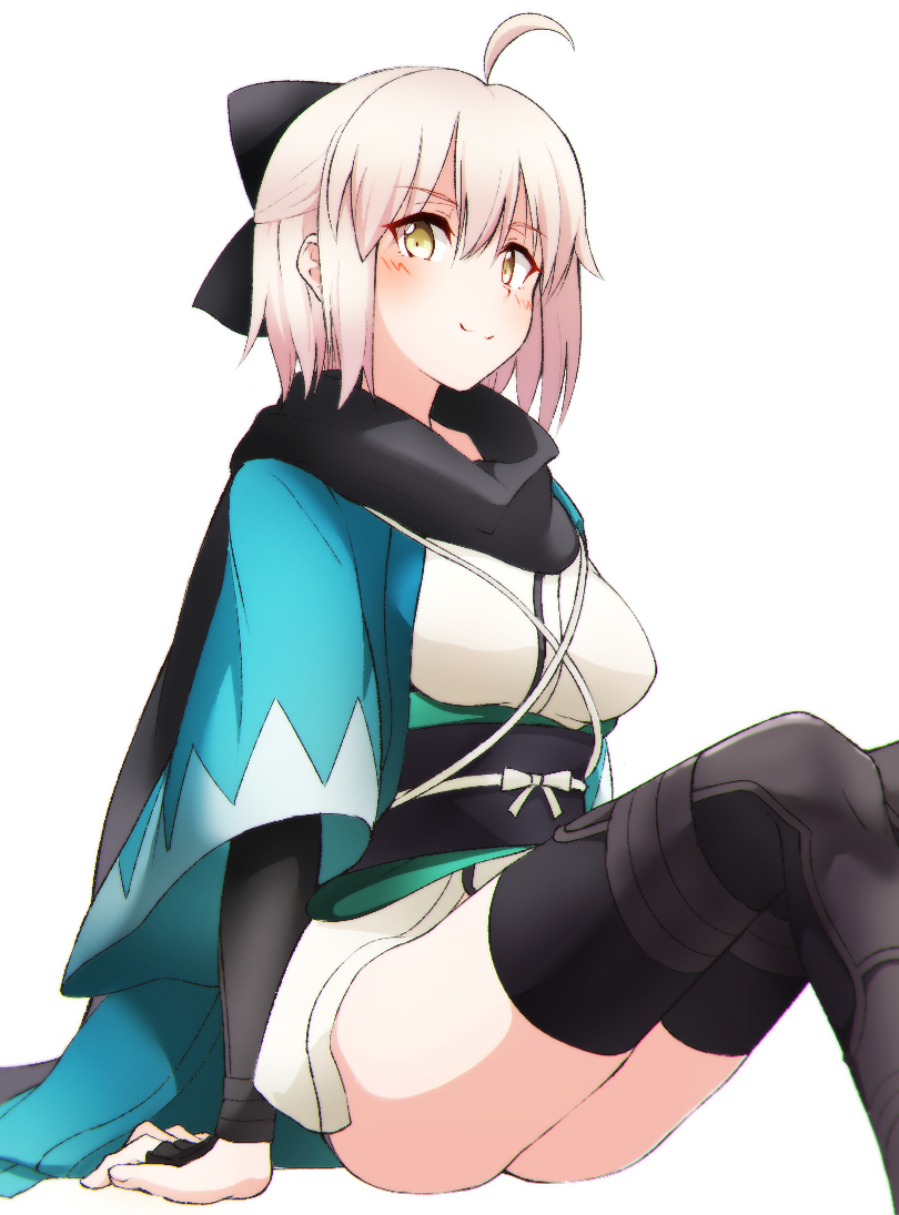 1girl ahoge arm_support black_boots black_bow blush boots bow breasts bridal_gauntlets brown_eyes closed_mouth commentary_request daidaiiro fate_(series) feet_out_of_frame hair_between_eyes hair_bow japanese_clothes kimono knees_up koha-ace legs light_brown_hair long_sleeves looking_at_viewer medium_breasts obi okita_souji_(fate) okita_souji_(koha-ace) open_clothes sash simple_background sitting smile solo thigh_boots white_background white_kimono wide_sleeves