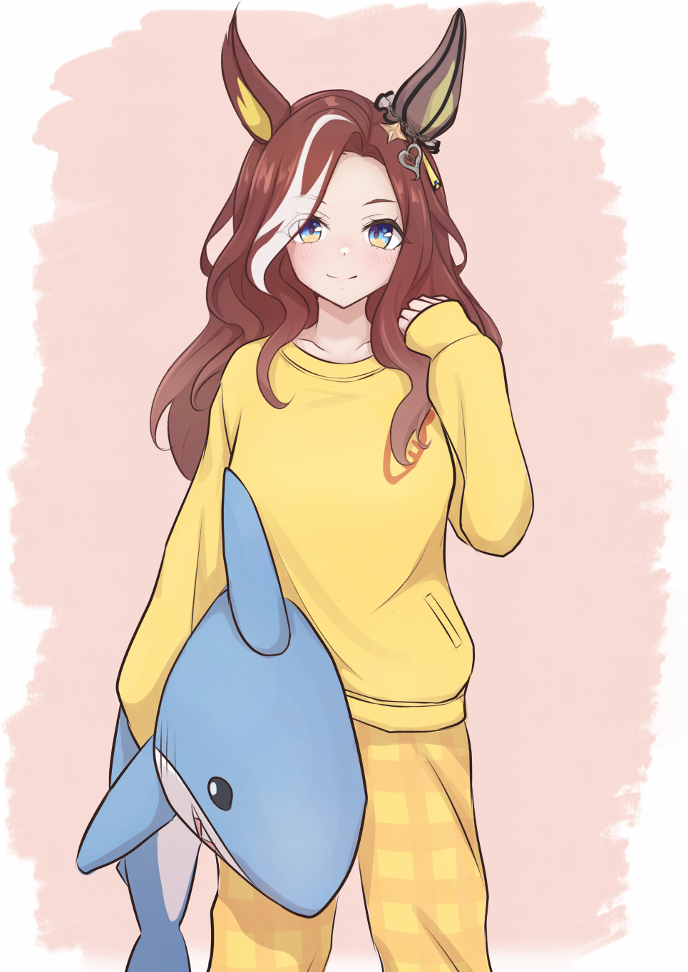 1girl animal_ears blue_eyes brown_hair chahiro closed_mouth collarbone commentary cowboy_shot daring_heart_(umamusume) ear_covers ear_ornament hair_ornament hair_over_one_eye hand_in_own_hair heart heart_hair_ornament highres holding holding_stuffed_toy horse_ears horse_girl long_hair long_sleeves looking_at_viewer multicolored_hair pajamas pants pink_background shark simple_background single_ear_cover smile solo straight-on streaked_hair stuffed_animal stuffed_shark stuffed_toy umamusume white_hair yellow_pajamas yellow_pants