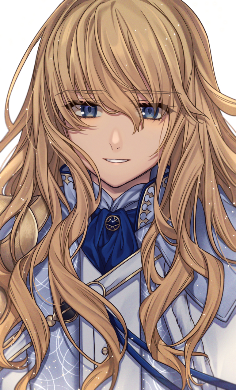 1boy ascot blonde_hair blue_ascot blue_brooch blue_eyes brooch buttons cape fate/grand_order fate_(series) gold_trim hair_between_eyes highres jacket jewelry karokuchitose kirschtaria_wodime light_particles long_hair looking_at_viewer male_focus parted_lips popped_collar portrait side_cape simple_background smile solo straight-on teeth wavy_hair white_background white_cape white_jacket