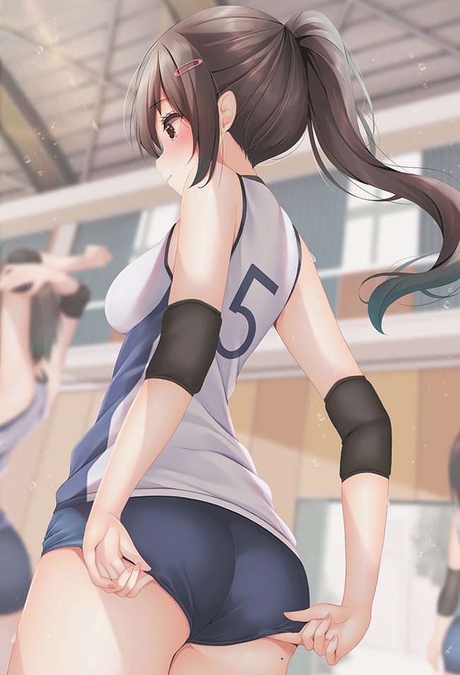 3girls adjusting_buruma adjusting_clothes ass auditorium black_hair brown_eyes buruma commentary_request cowboy_shot elbow_pads from_behind from_below hair_ornament hairclip indoors minato_ojitan multiple_girls original ponytail shirt sleeveless sleeveless_shirt solo_focus sportswear standing volleyball_uniform white_shirt