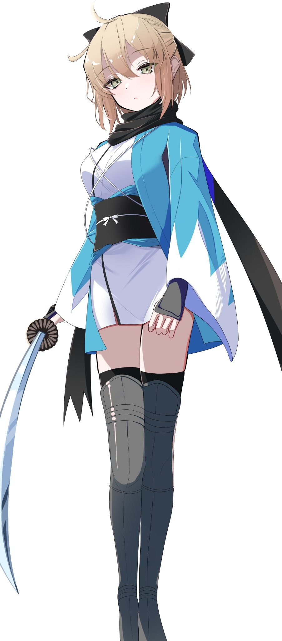 1girl ahoge black_bow black_scarf black_thighhighs blonde_hair bow closed_mouth fate/grand_order fate_(series) green_eyes hair_between_eyes hair_bow haori highres holding holding_sword holding_weapon japanese_clothes katana kimono koha-ace looking_at_viewer nigori_(keydoor) okita_souji_(fate) okita_souji_(koha-ace) scarf shinsengumi short_hair simple_background solo sword thighhighs weapon white_background white_kimono