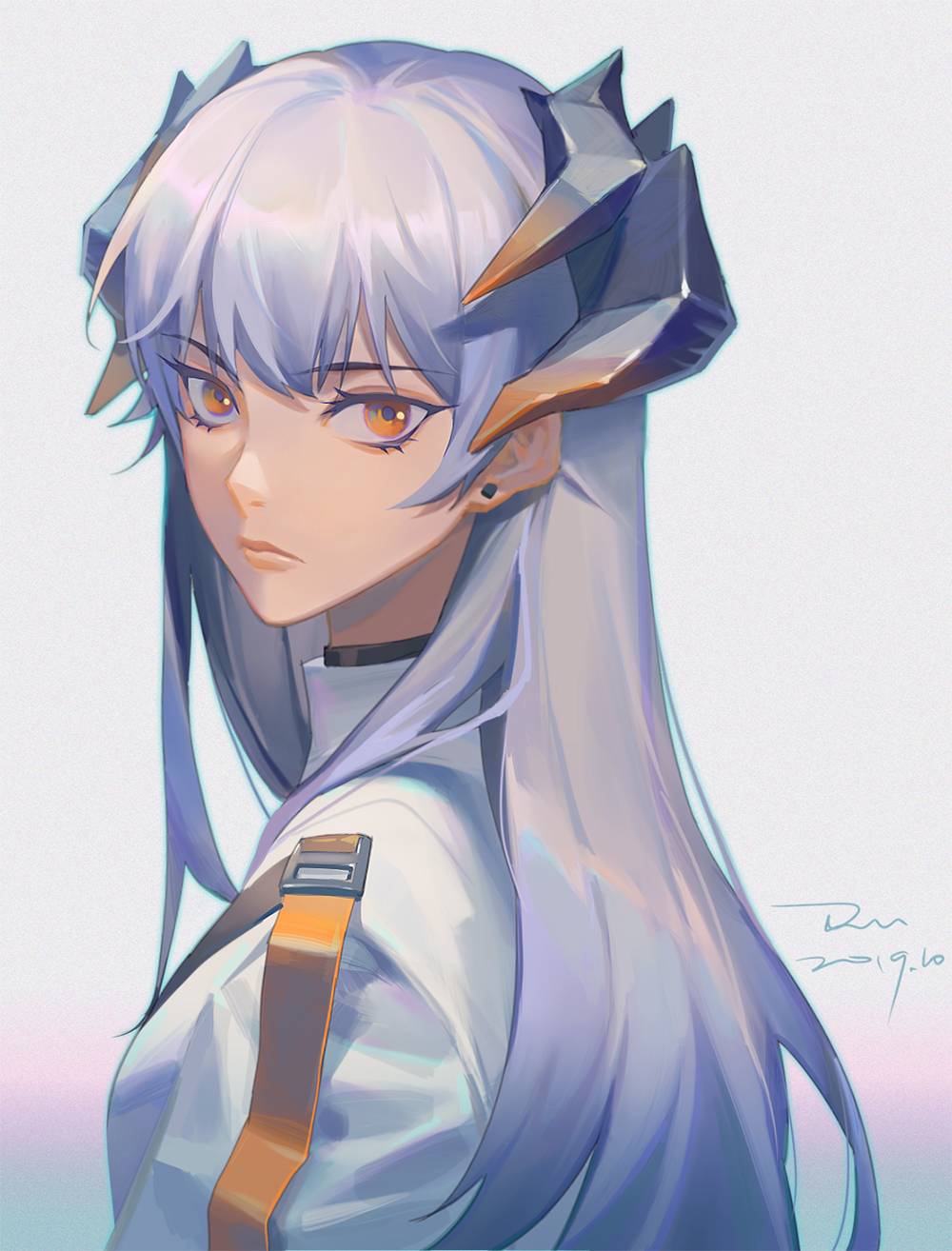 1girl arknights artist_name closed_mouth dragon_horns earclip earrings from_side grey_background grey_hair highres horns jewelry long_hair looking_at_viewer orange_eyes ru_(famia) saria_(arknights) shirt simple_background solo stud_earrings upper_body white_shirt