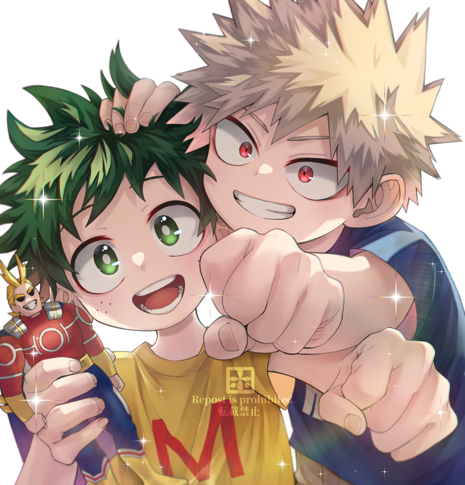 2boys :d action_figure aged_down all_might bakugou_katsuki blonde_hair blue_shirt blush boku_no_hero_academia child clenched_hand commentary_request freckles green_eyes green_hair grin hand_on_another&#039;s_head ho_(dotto615) holding looking_at_viewer male_focus midoriya_izuku multiple_boys open_mouth outstretched_arm red_eyes shirt short_hair short_sleeves smile sparkle spiked_hair t-shirt teeth v-shaped_eyebrows watermark white_background yellow_shirt
