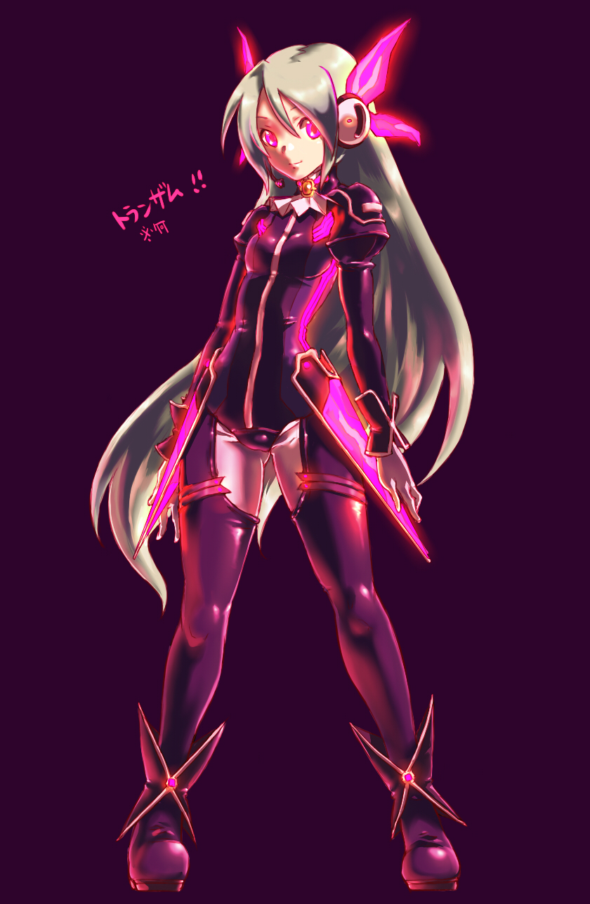 1girl alternate_color alternate_hair_color alternate_hairstyle blonde_hair bodysuit commentary_request hair_down hair_ornament hatsune_miku hatsune_miku_(plug-in) headset highres long_hair looking_at_viewer project_diva project_diva_(series) red_eyes red_theme ryon_(yasagure_un) simple_background smile solo vocaloid