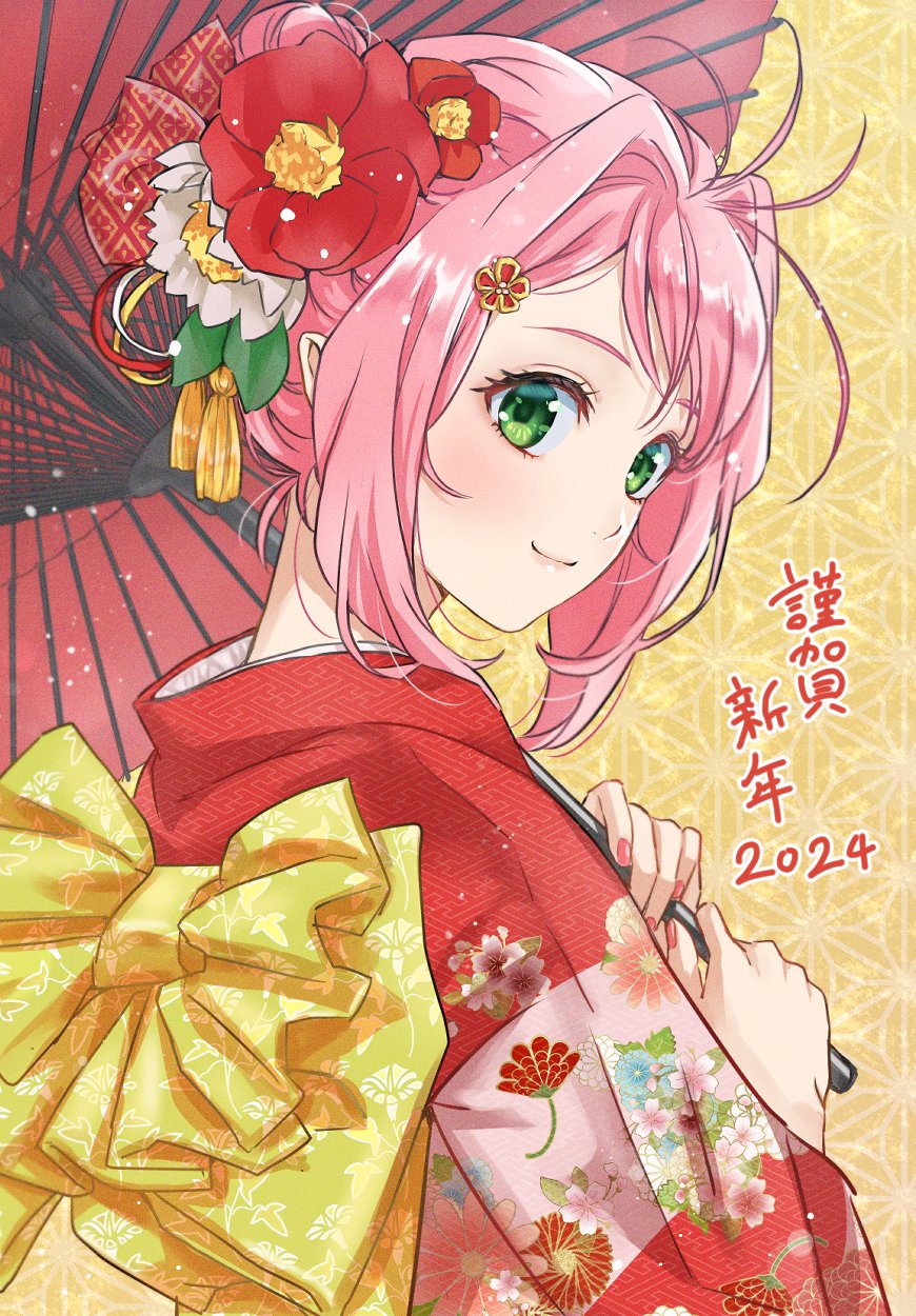 1girl 2024 akira_ituki bow flower green_eyes hair_flower hair_intakes hair_ornament highres holding holding_umbrella japanese_clothes kanzashi kimono looking_at_viewer looking_back macross macross_7 mylene_jenius nail_polish new_year obi parasol pink_hair sash smile solo tassel translation_request umbrella upper_body