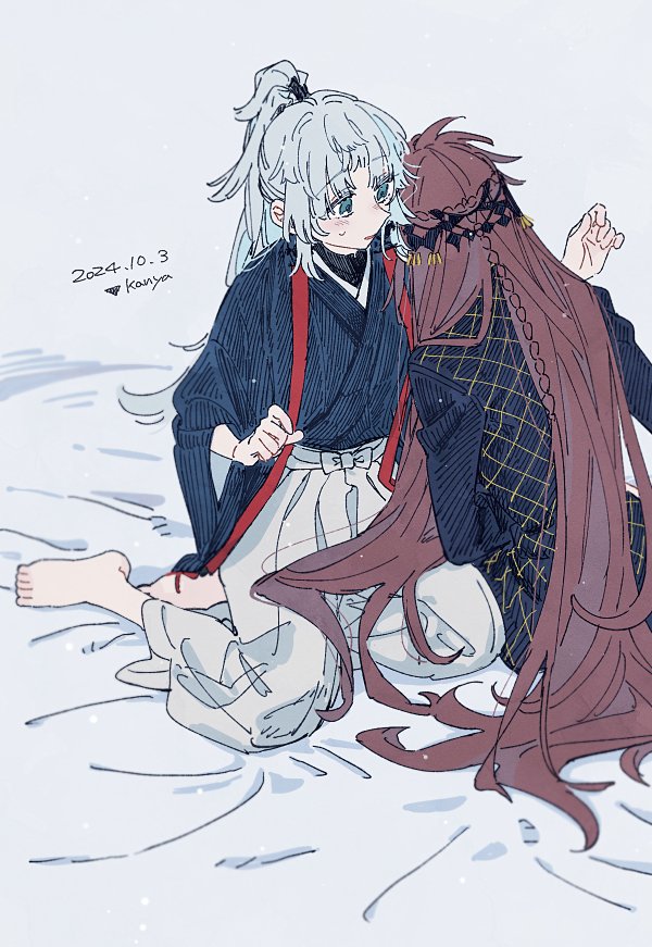 2girls artist_name barefoot black_dress black_kimono blush brown_hair dated dorothea_coyett dress earrings fate/samurai_remnant fate_(series) green_eyes hakama head_on_another&#039;s_shoulder high_ponytail japanese_clothes jewelry kanya_(asa_yake01) kimono kishimen_hair long_hair long_sleeves multiple_girls ponytail sweat tassel tassel_earrings very_long_hair white_hair white_hakama yui_shousetsu_(fate)