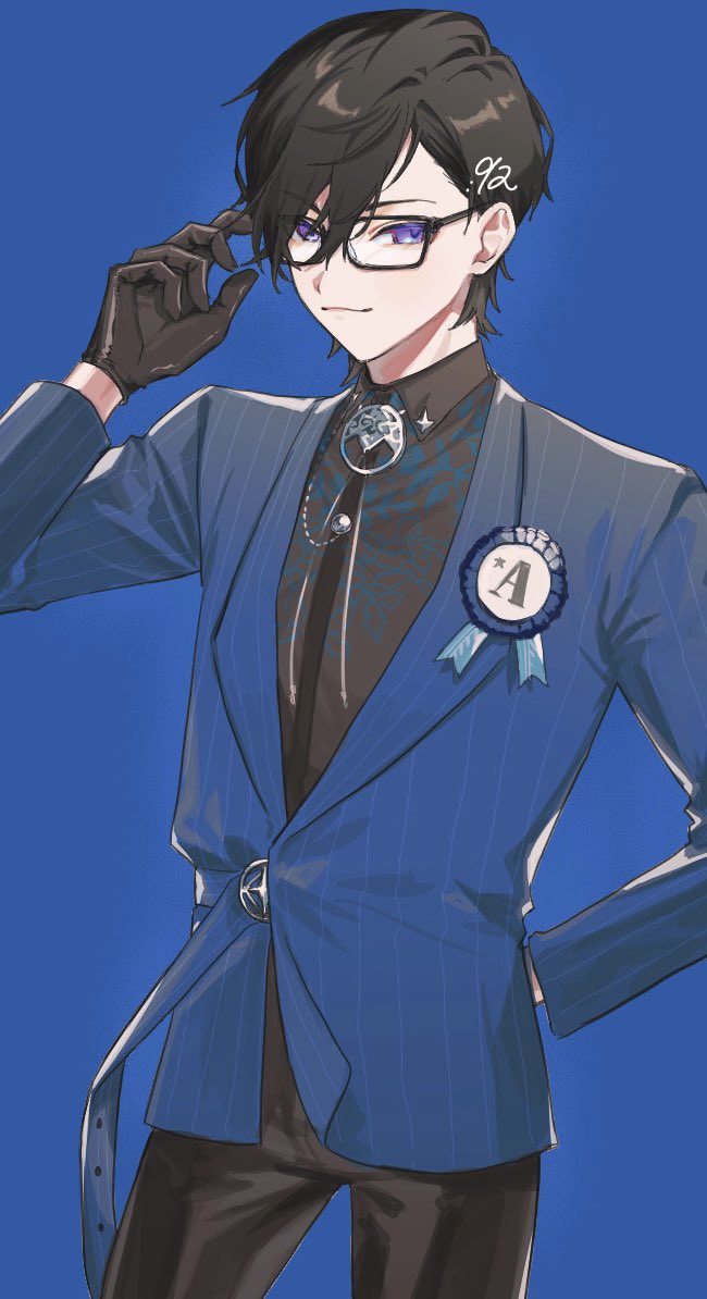 1boy :3 arm_behind_back award_ribbon black-framed_eyewear black_gloves black_hair black_pants black_shirt blue_background blue_jacket brooch closed_mouth collared_shirt commentary_request cowboy_shot glasses gloves hair_between_eyes hand_up jacket jewelry kuzumiya_yuyu lapels long_sleeves looking_at_viewer male_focus neck_ribbon nijisanji pants parted_bangs pinstripe_jacket pinstripe_pattern purple_eyes ribbon shikinagi_akira shirt short_hair simple_background smile solo standing virtual_youtuber wing_collar