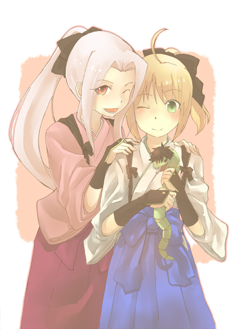2girls ahoge artoria_pendragon_(fate) blonde_hair blush bow emiya_kiritsugu fate/zero fate_(series) green_eyes hair_bow instructor_iri irisviel_von_einzbern japanese_clothes kimono long_hair multiple_girls official_alternate_costume one_eye_closed ponytail red_eyes saber_(fate) snake tyokopan white_hair wink