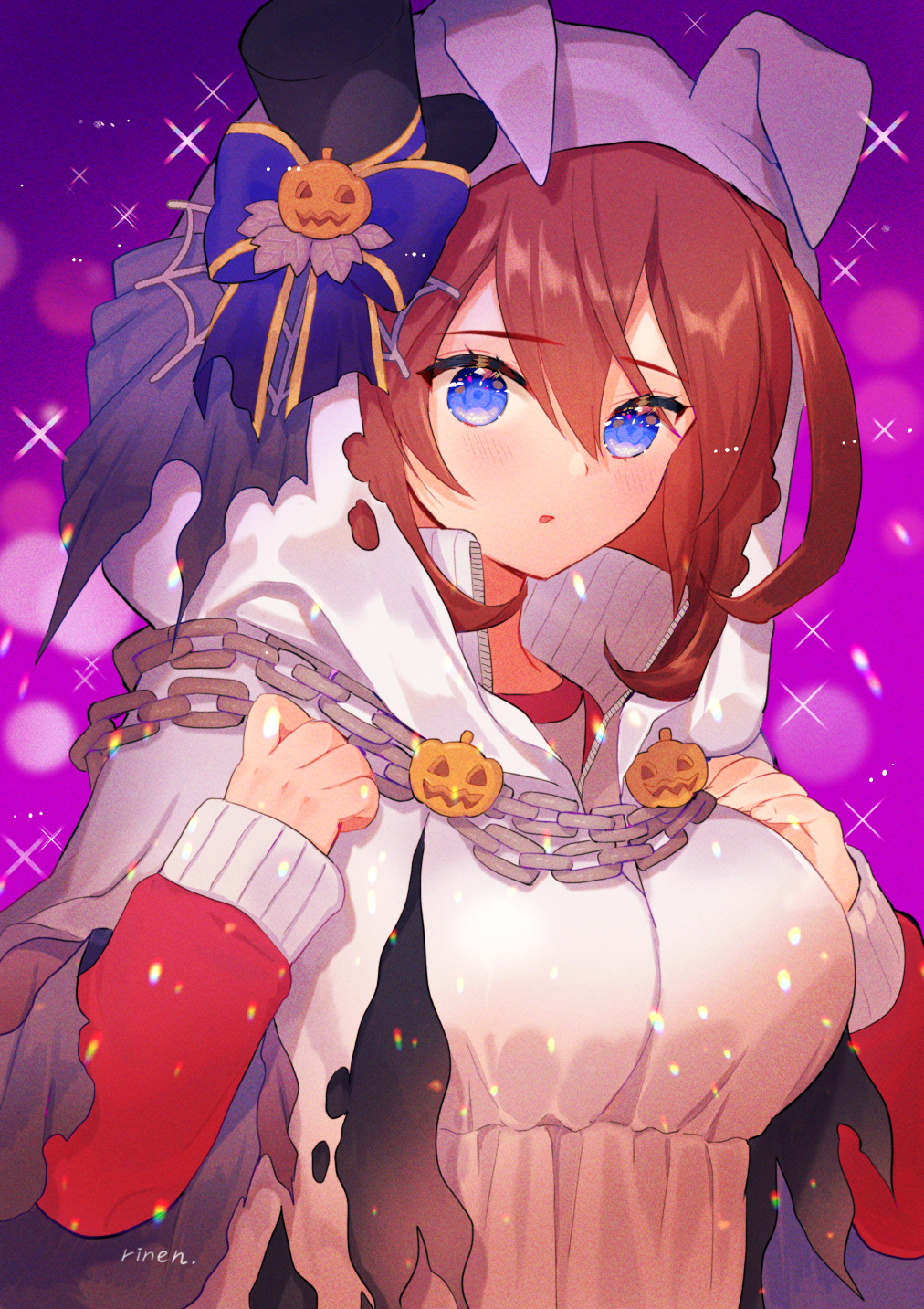 1girl artist_name black_hat blue_eyes blurry blush bokeh bow breasts brown_hair cape chain cloak commentary_request depth_of_field double-parted_bangs embarrassed empire_waist gradient_background hair_between_eyes halloween_costume hat hat_bow highres hood hood_up hooded_cloak jack-o&#039;-lantern_hat_ornament jack-o&#039;-lantern_ornament jacket large_breasts long_hair looking_at_viewer mihono_bourbon_(ghosty_and_the_magic_of_halloween)_(umamusume) mihono_bourbon_(umamusume) mini_hat mini_top_hat official_alternate_costume parted_lips purple_background red_jacket rinen robe signature solo top_hat torn_cape torn_clothes track_jacket umamusume upper_body white_cloak white_robe