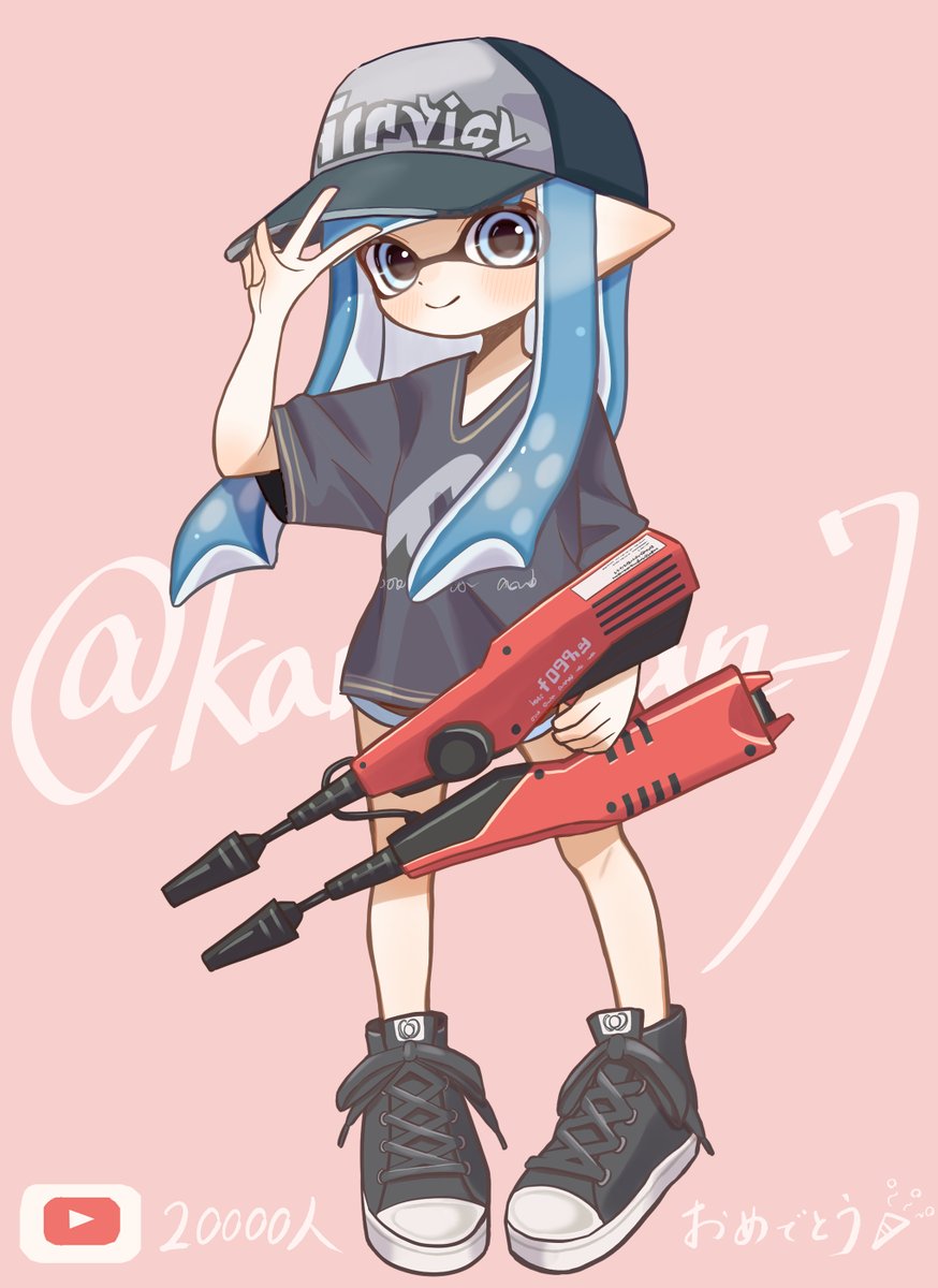 1girl baseball_cap black_shirt black_shoes blue_eyes blue_hair closed_mouth commentary_request cross-laced_footwear dual_squelcher_(splatoon) full_body hat highres inkling inkling_girl inkling_player_character long_hair nintendo osakanagumi11 pink_background pointy_ears print_shirt shirt shoes smile solo splatoon_(series) splatoon_1 splatoon_3 tentacle_hair translation_request w