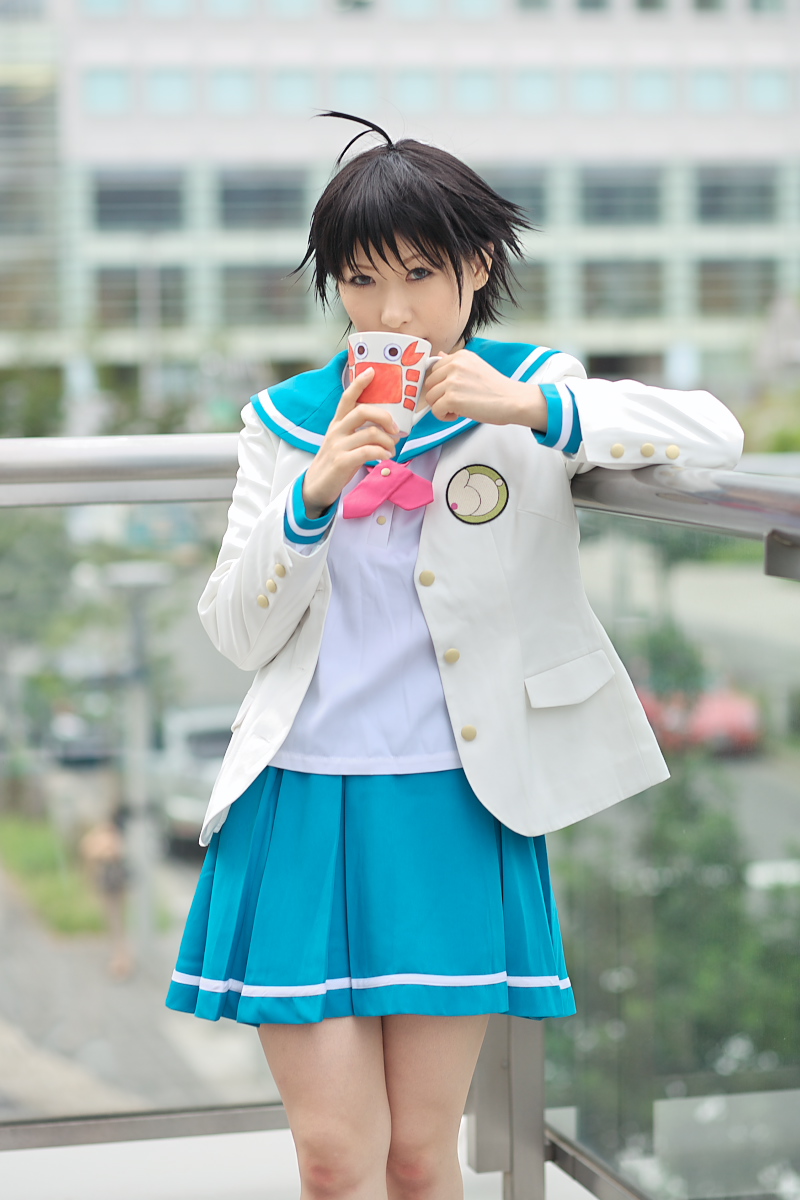 1girl ahoge asian black_hair blue_eyes chippi coffee_mug color_contacts cosplay cup female_focus highres idolmaster idolmaster_xenoglossia kikuchi_makoto kikuchi_makoto_(cosplay) looking_at_viewer mug outdoors photo_(medium) school_uniform serafuku short_hair solo