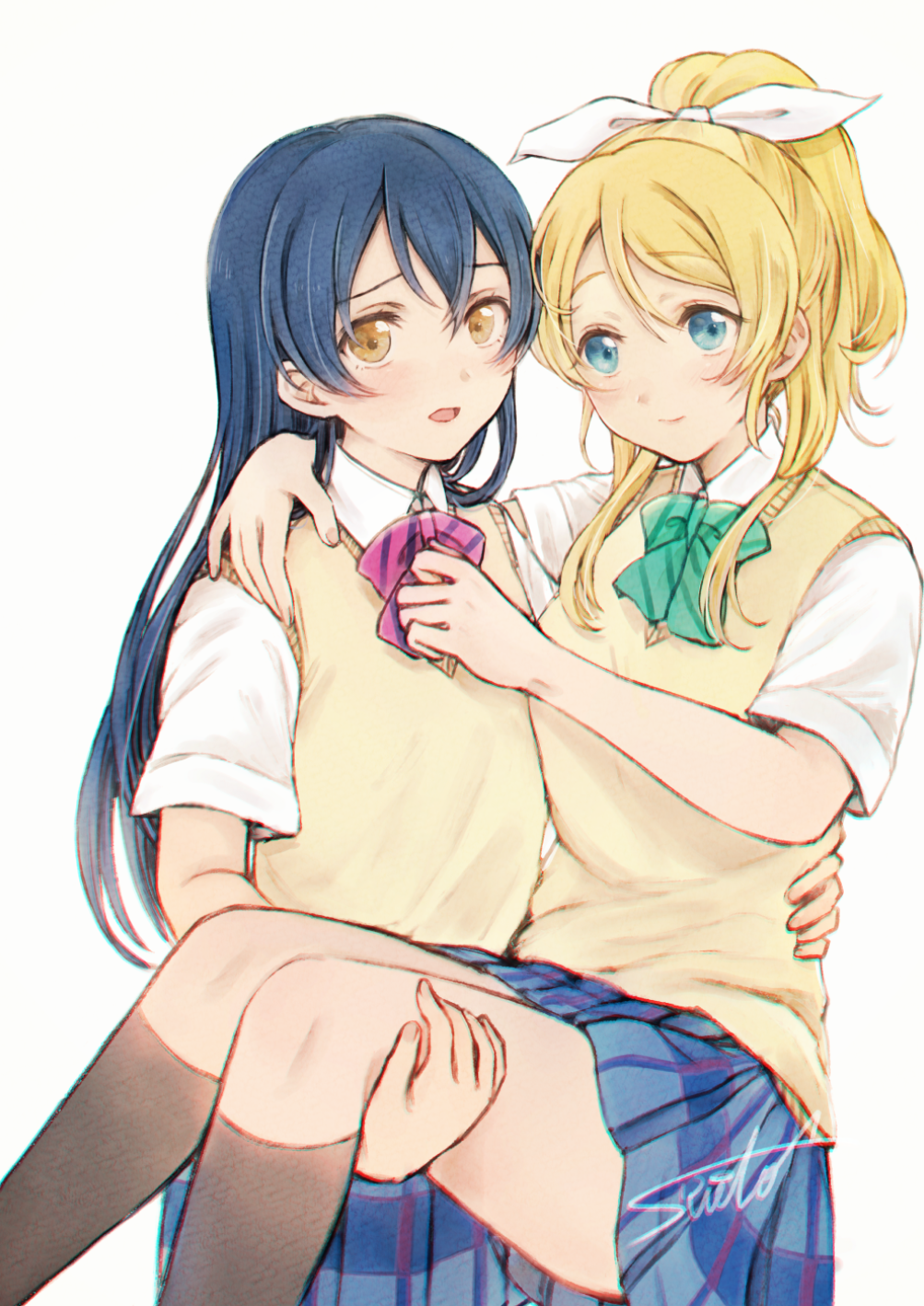 2girls artist_name ayase_eli black_socks blue_hair blush bow bowtie carrying commentary_request green_neckwear hair_between_eyes highres kneehighs long_hair love_live! love_live!_school_idol_project multiple_girls open_mouth otonokizaka_school_uniform ponytail princess_carry red_neckwear school_uniform scrunchie short_sleeves simple_background socks sonoda_umi striped_bow striped_bowtie striped_clothes striped_neckwear suito sweater_vest white_background white_scrunchie yellow_eyes