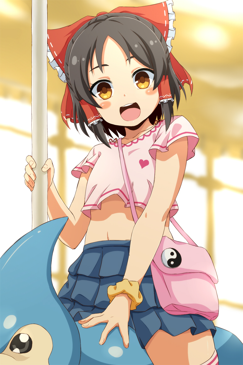 1girl aged_down alternate_costume bag black_hair blue_skirt blush bow carousel collarbone commentary_request cookie_(touhou) cowboy_shot crop_top frilled_bow frilled_hair_tubes frills hair_bow hair_tubes hakurei_reimu handbag heart heart_print looking_at_viewer marine_(46586031) midriff navel neo-spacian_aqua_dolphin open_mouth pink_shirt pink_thighhighs red_bow sananana_(cookie) shirt short_hair short_sleeves skirt solo striped_clothes striped_thighhighs teeth thighhighs touhou upper_teeth_only wristband yellow_eyes yin_yang yu-gi-oh! yu-gi-oh!_gx