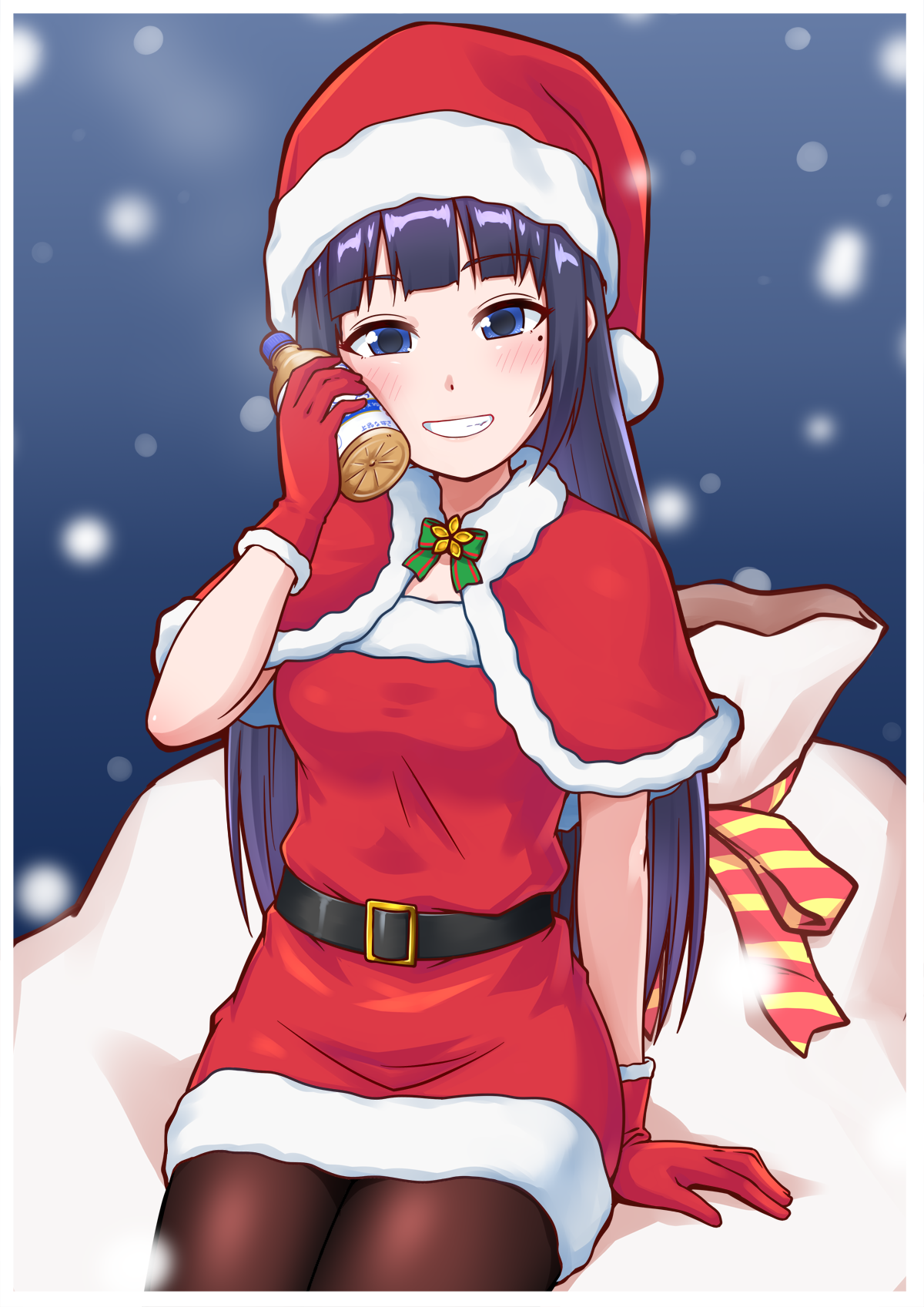 1girl aoi_ch. black_hair black_pantyhose blue_eyes bottle capelet christmas commentary dress fuji_aoi fur-trimmed_capelet fur-trimmed_dress fur-trimmed_gloves fur_trim gloves goriate grin half-closed_eyes hat highres holding holding_bottle long_hair looking_at_viewer mole mole_under_eye night outdoors pantyhose red_capelet red_dress red_gloves red_hat sack santa_costume santa_dress santa_gloves santa_hat short_dress sitting smile snowing solo virtual_youtuber