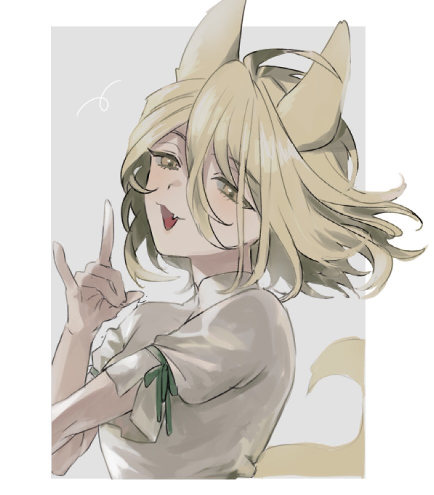 1girl animal_ears bad_id blonde_hair bow fang fox_ears green_bow grey_background hair_between_eyes hand_up kudamaki_tsukasa kuzumiya_yuyu looking_at_viewer open_mouth puffy_short_sleeves puffy_sleeves romper short_hair short_sleeves simple_background smile solo touhou upper_body white_background white_romper yellow_eyes