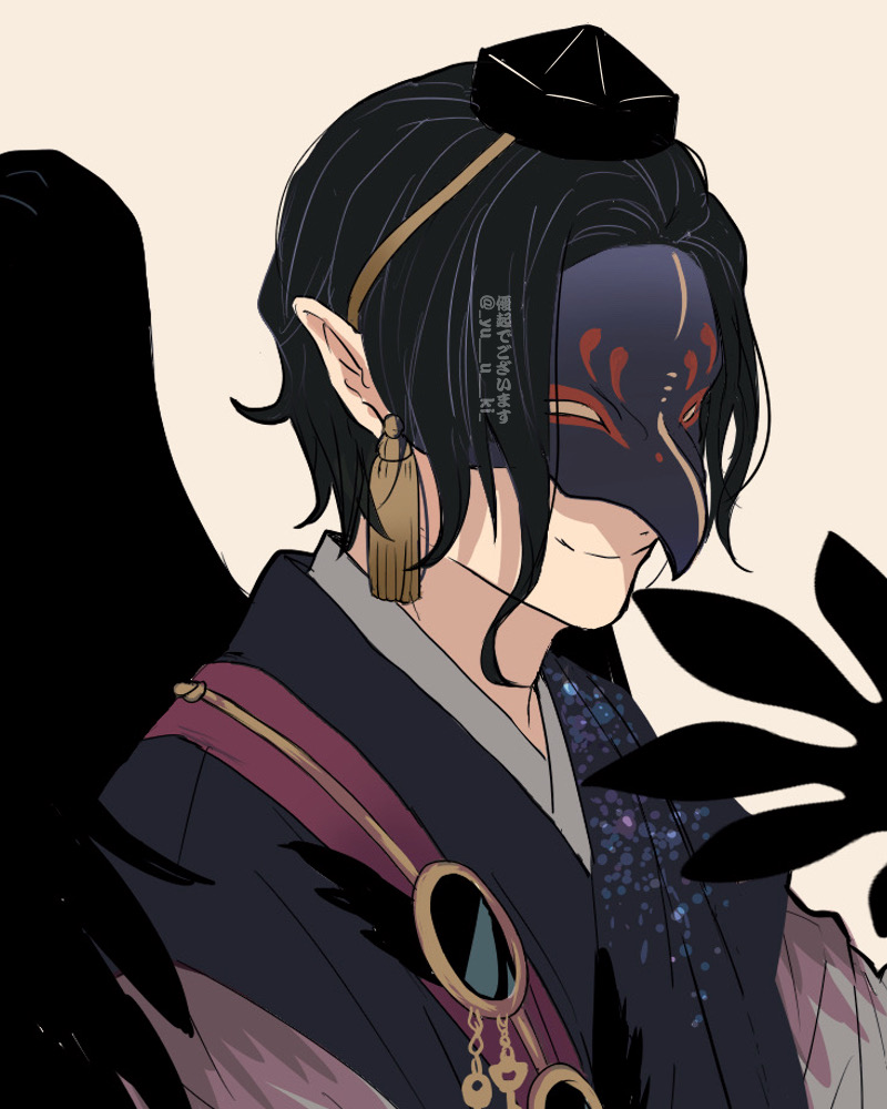 1boy bird_mask bird_wings black_hair black_wings commentary_request dire_crowley feathered_wings hand_up hat hauchiwa japanese_clothes kimono male_focus mask orange_background pointy_ears short_hair simple_background smile solo tengu tokin_hat twisted_wonderland upper_body wings yuuki_(yukko7474)