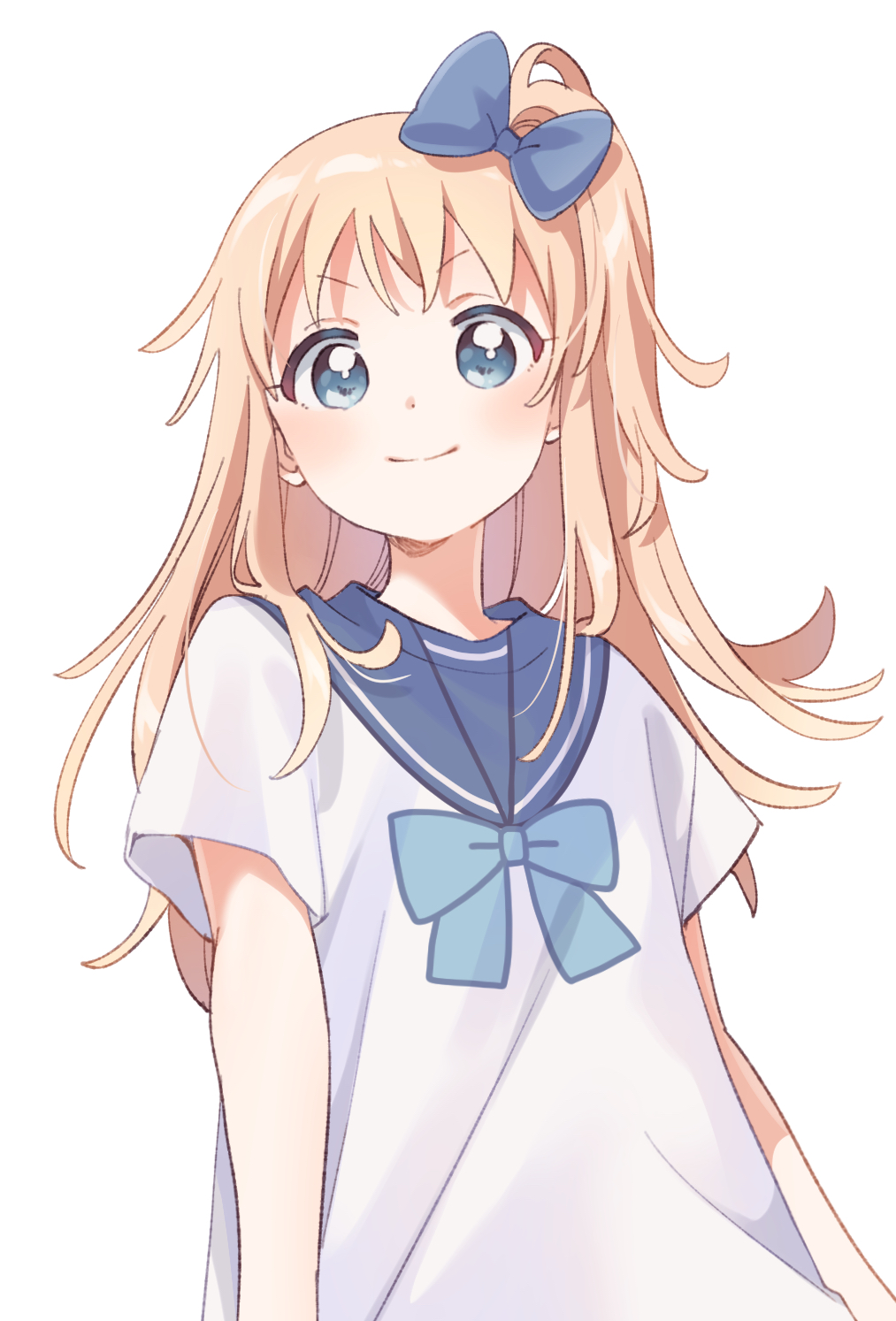 1girl alternate_hairstyle blonde_hair blue_bow blue_eyes blue_sailor_collar bow child closed_mouth hair_bow highres long_hair looking_at_viewer namori one_side_up ribbon_print sailor_collar shirt short_sleeves simple_background smile solo toshinou_kyouko upper_body v-shaped_eyebrows white_background white_shirt yuruyuri