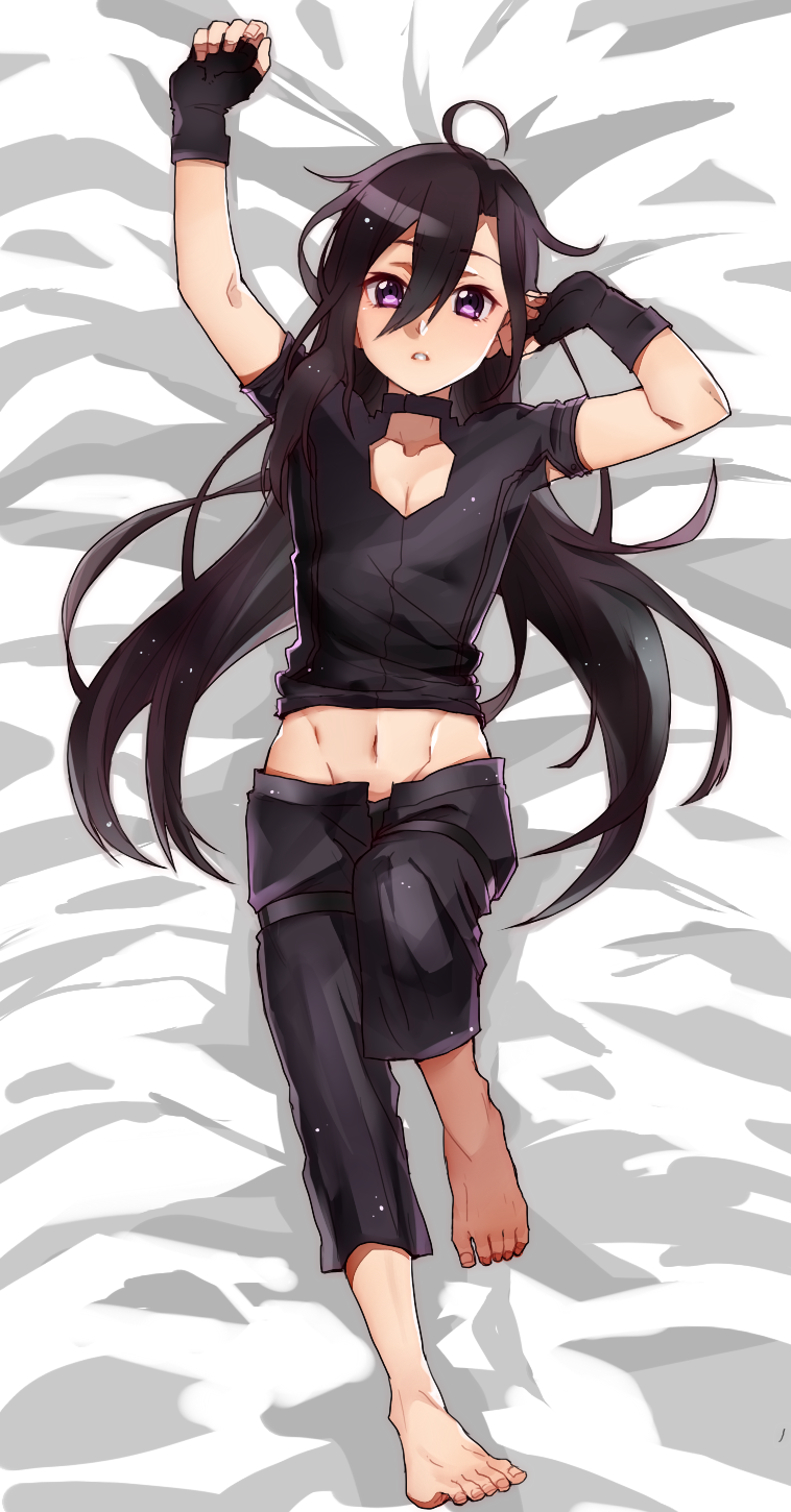 1boy ahoge black_choker black_gloves black_pants black_shirt blush choker feet fingerless_gloves fingernails full_body gloves hair_between_eyes highres kirito kirito_(sao-ggo) komiya_harumoto long_hair looking_at_viewer lying male_focus on_back on_bed pants purple_eyes shirt short_sleeves solo stomach sword_art_online t-shirt trap very_long_hair