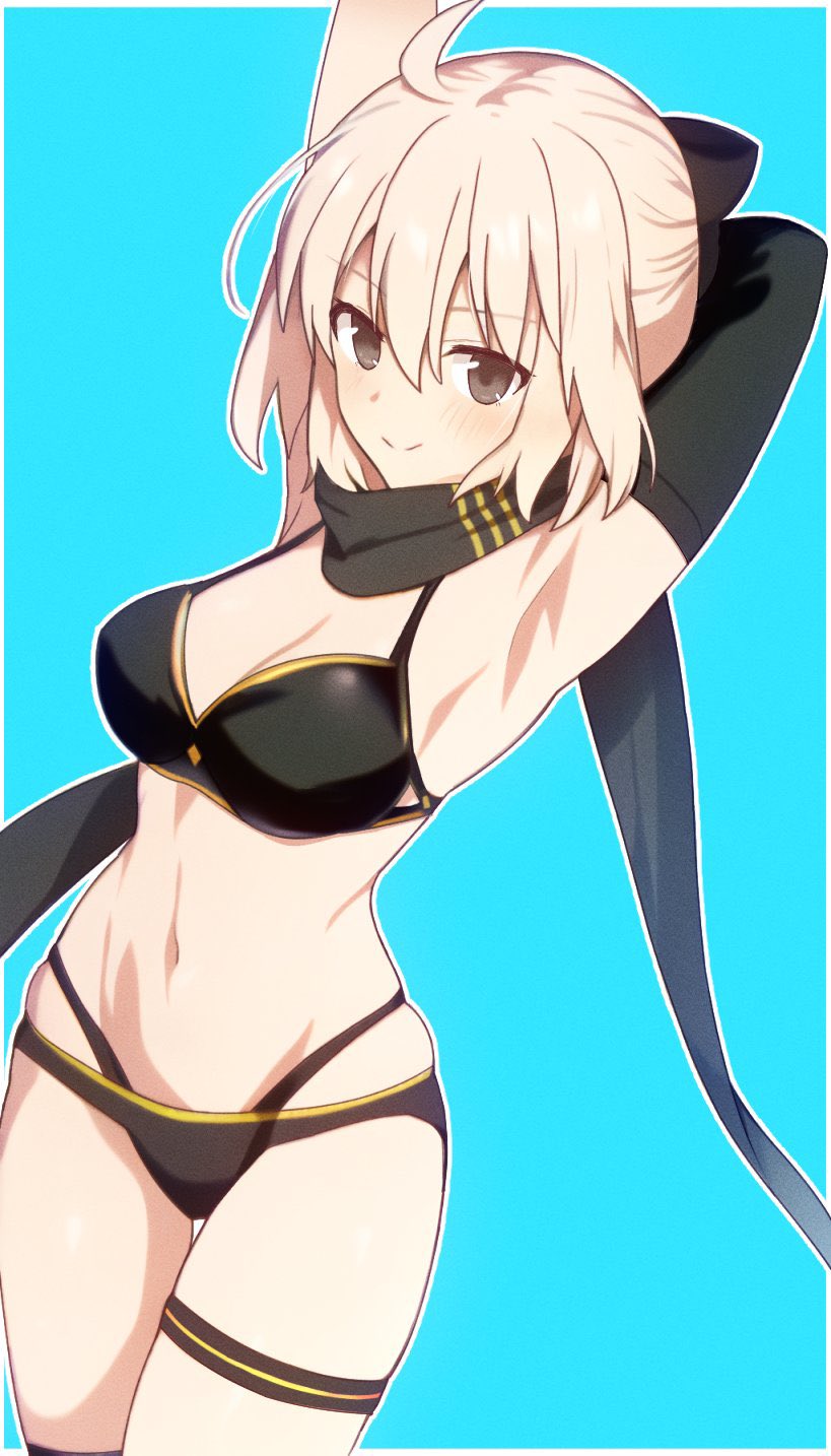 1girl ahoge armpits arms_up bikini black_bikini black_bow black_gloves black_scarf blonde_hair blue_background blush border bow breasts brown_eyes cleavage closed_mouth commentary_request cowboy_shot curakuru elbow_gloves fate/grand_order fate_(series) gloves hair_bow highres large_breasts looking_at_viewer navel official_alternate_costume okita_j._souji_(fate) okita_j._souji_(first_ascension)_(fate) okita_souji_(fate) scarf short_hair simple_background single_glove smile solo standing swimsuit white_border