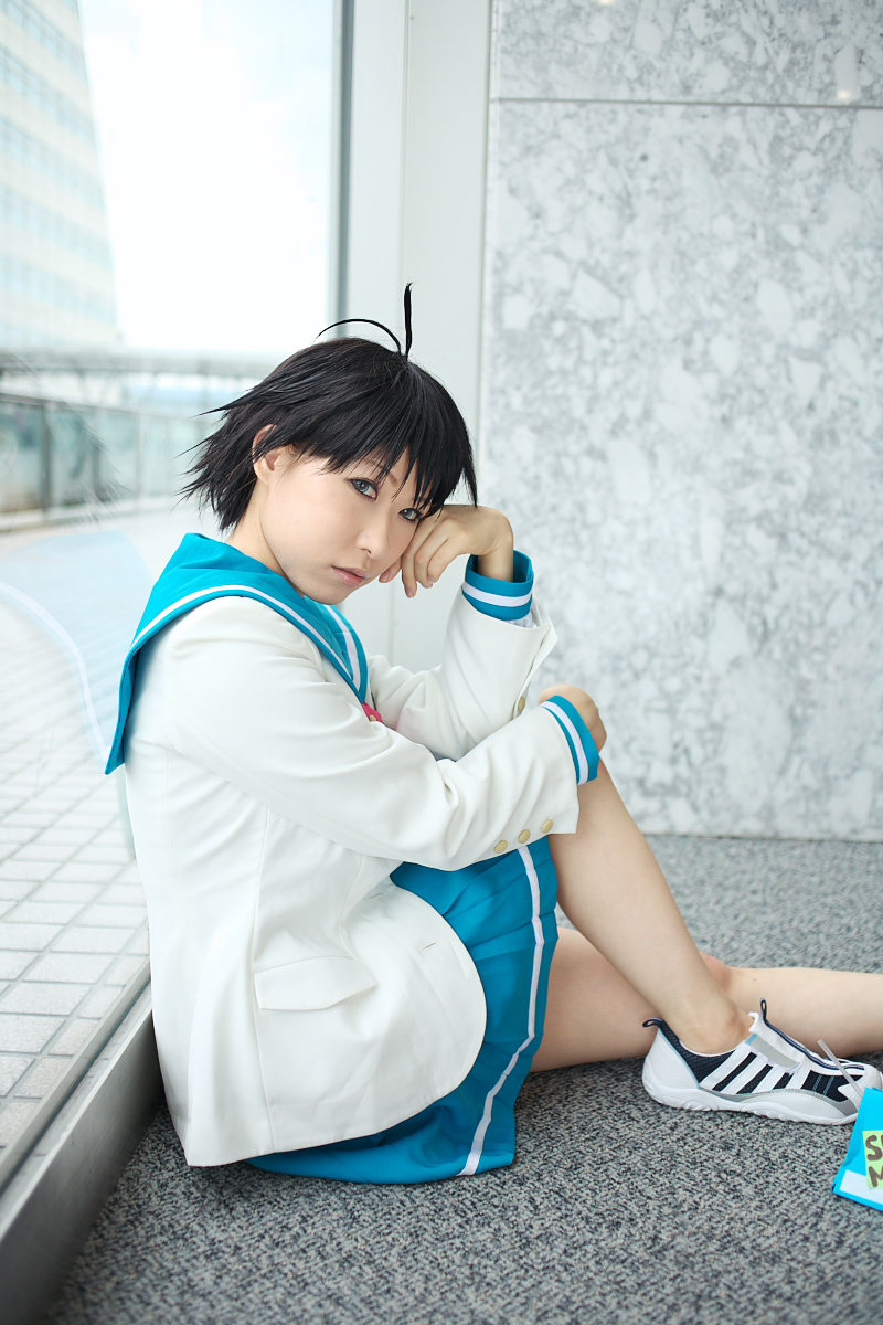 1girl ahoge asian blue_eyes chippi color_contacts cosplay female_focus highres idolmaster idolmaster_xenoglossia indoors kikuchi_makoto kikuchi_makoto_(cosplay) looking_at_viewer photo_(medium) school_uniform serafuku short_hair solo