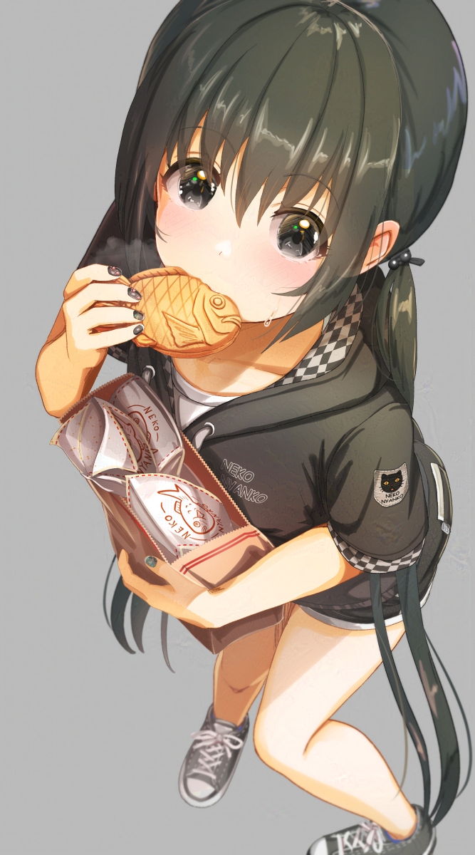 1girl aiuabo bag black_eyes black_hair black_hoodie black_nails black_shoes black_shorts blush brown_bag clothes_writing collarbone commentary_request dolphin_shorts drawstring eating food food_in_mouth full_body grey_background hair_between_eyes hair_tie highres holding holding_bag holding_food hood hood_down hoodie long_hair nail_polish original paper_bag shirt shoes short_sleeves shorts sidelocks simple_background sneakers solo standing steam sweat taiyaki twintails very_long_hair wagashi white_shirt white_trim