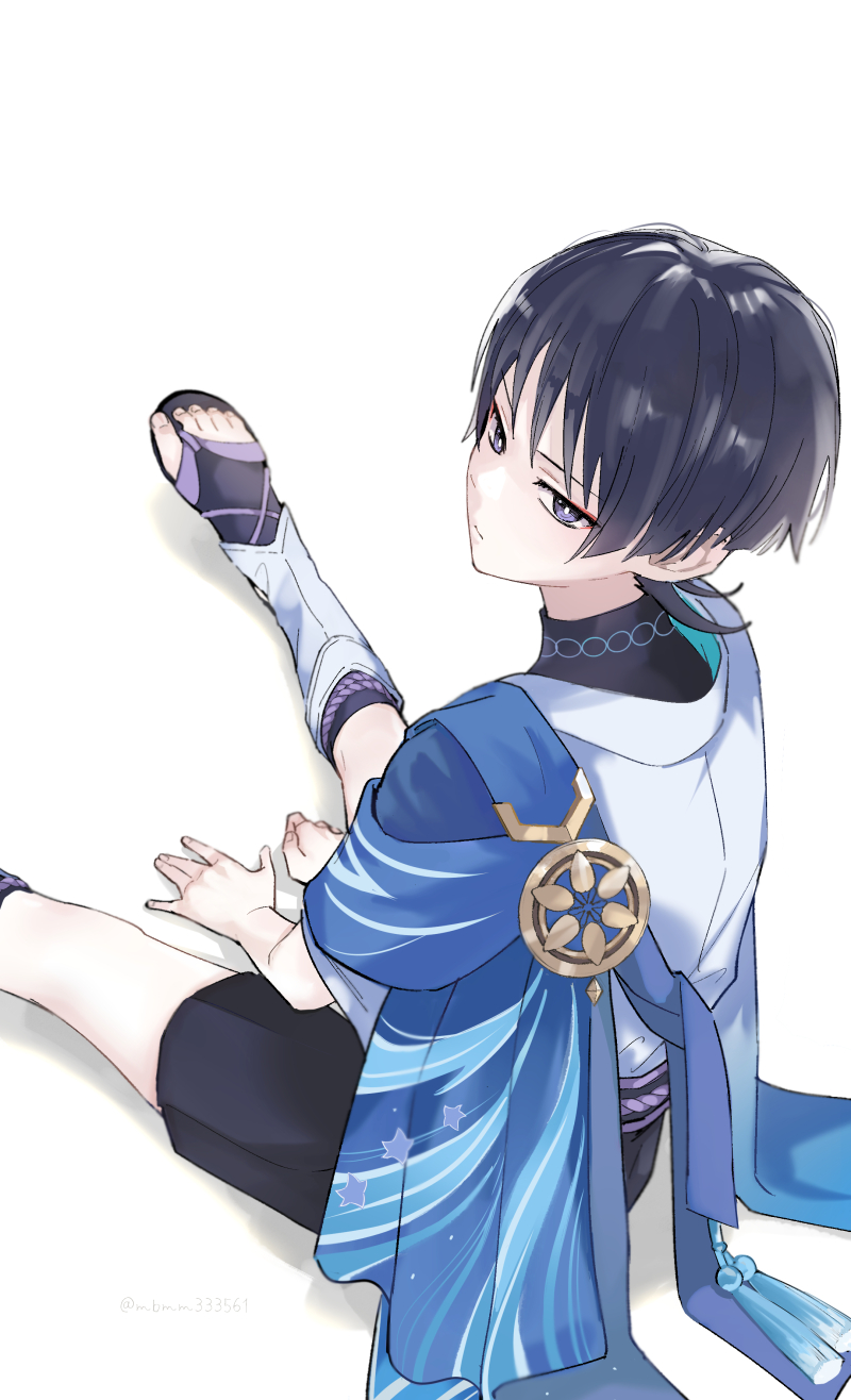1boy animal_print belt bird_print black_belt black_bodysuit black_hair black_leggings black_sand black_shorts blue_cape blunt_ends bodysuit bright_pupils cape closed_mouth eyelashes eyeliner eyeshadow from_behind furisode genshin_impact gold hands_on_ground highres japanese_clothes kimono leg_warmers leggings looking_at_viewer looking_back makeup male_focus nanny_(199269) purple_rope purple_sash red_eyeliner red_eyeshadow rope sandals sash scaramouche_(genshin_impact) short_sleeves shorts sitting solo tassel toenails toes tsurime turtleneck turtleneck_bodysuit two-sided_fabric wanderer_(genshin_impact) white_kimono white_leg_warmers white_pupils white_sleeves white_trim zouri