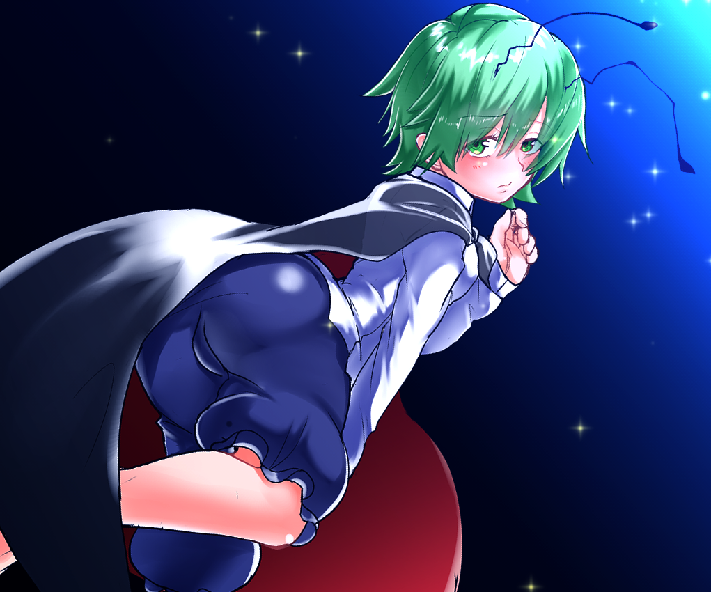 1girl antennae ass black_cape blue_background blue_shorts blush breasts cape closed_mouth collared_shirt feet_out_of_frame green_eyes green_hair hair_between_eyes long_sleeves looking_at_viewer looking_back medium_breasts red_cape shirt short_hair shorts solo sparkle touhou two-sided_cape two-sided_fabric unimamo white_shirt wriggle_nightbug