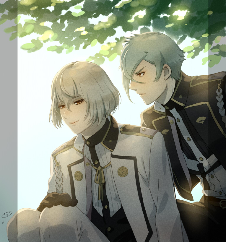 10s 2boys black_gloves blonde_hair gloves green_hair hand_on_own_knee higekiri_(touken_ranbu) hizamaru_(touken_ranbu) jacket jacket_on_shoulders leaf male_focus mizuhara_aki multiple_boys smile touken_ranbu yellow_eyes