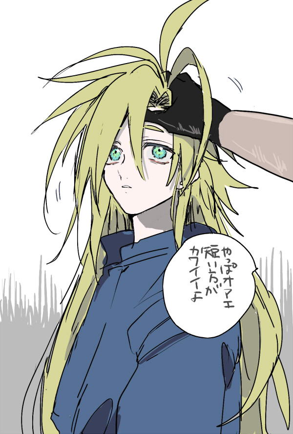 2boys alternate_hairstyle black_gloves blonde_hair blue_eyes blue_shirt cloud_strife commentary_request earrings final_fantasy final_fantasy_vii gloves green_eyes headpat jewelry long_hair looking_at_another male_focus multicolored_eyes multiple_boys oversized_clothes pale_skin parted_lips petting shirt single_earring speech_bubble tan translation_request two-tone_eyes zc_furuya