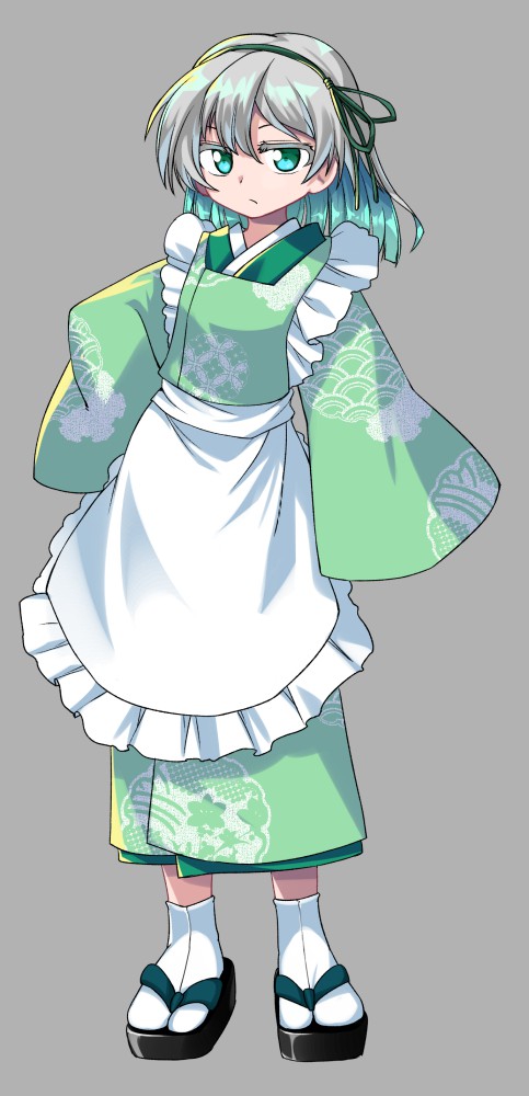 1girl anmita_(rarutos) apron aqua_eyes aqua_hair closed_mouth colored_eyelashes frilled_apron frills full_body green_hairband green_kimono green_ribbon grey_background grey_hair hair_ribbon hairband hitotachi_ren infinite_blade_pavilion japanese_clothes kimono long_sleeves maid maid_apron medium_hair multicolored_hair original ribbon sandals simple_background sleeves_past_fingers sleeves_past_wrists solo tabi touhou wa_maid white_apron zouri