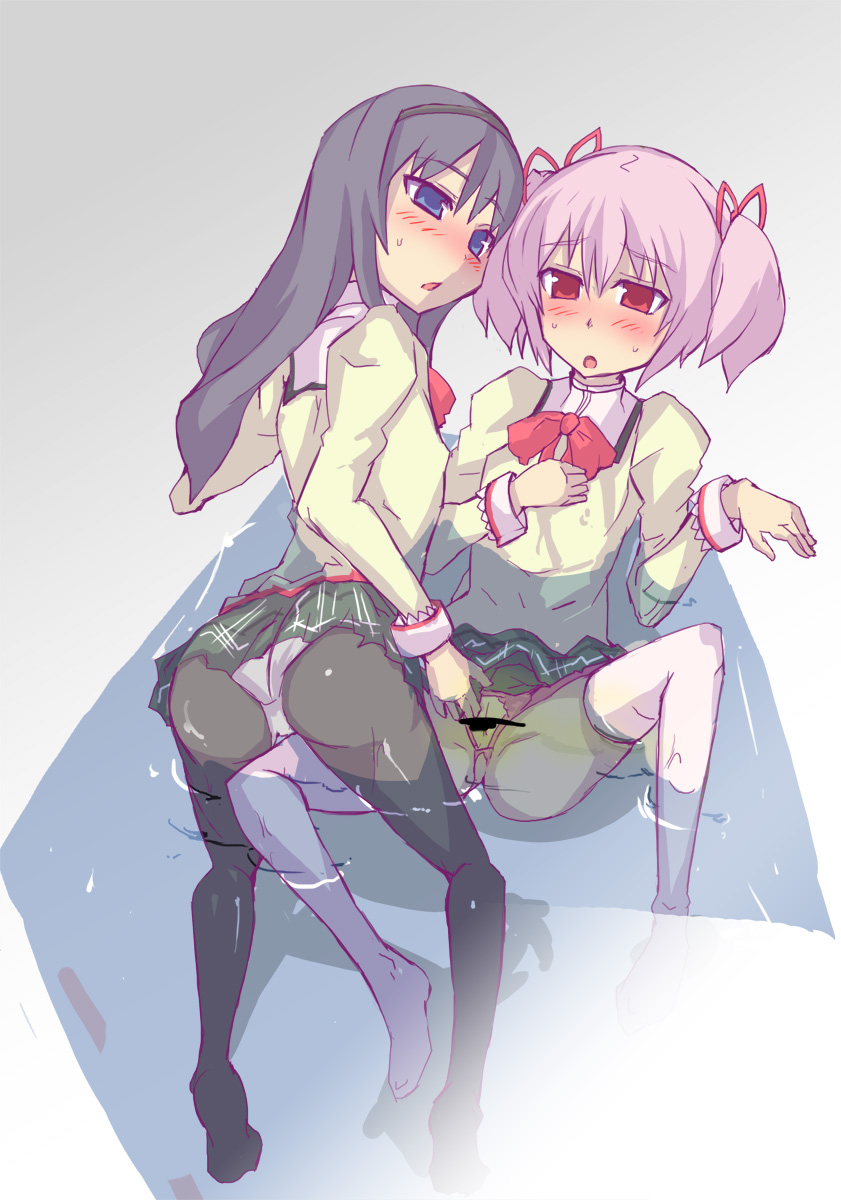 2girls akemi_homura gedou_danshaku highres kaname_madoka mahou_shoujo_madoka_magica multiple_girls open_mouth peeing tagme yuri