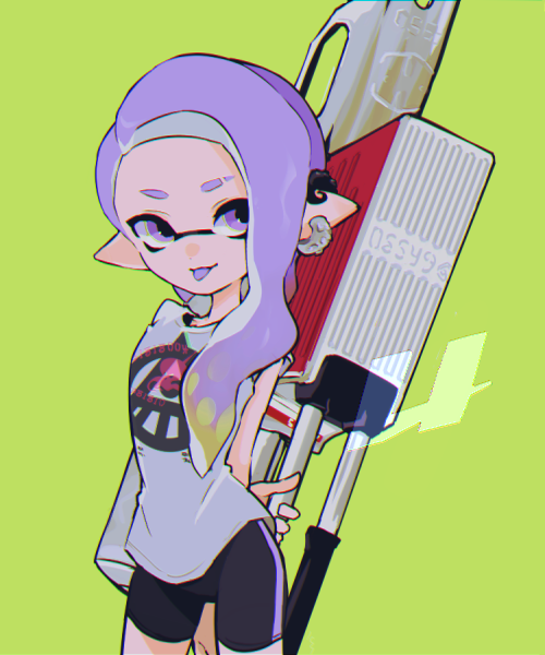 1girl arms_behind_back bike_shorts black_shorts colored_tongue commentary cowboy_shot earrings eyebrow_cut flingza_roller_(splatoon) green_background imaikuy0 inkling inkling_girl inkling_player_character jewelry long_hair nintendo pointy_ears purple_eyes purple_hair purple_tongue shirt shorts single_earring smile solo splatoon_(series) symbol-only_commentary tentacle_hair tongue tongue_out white_shirt