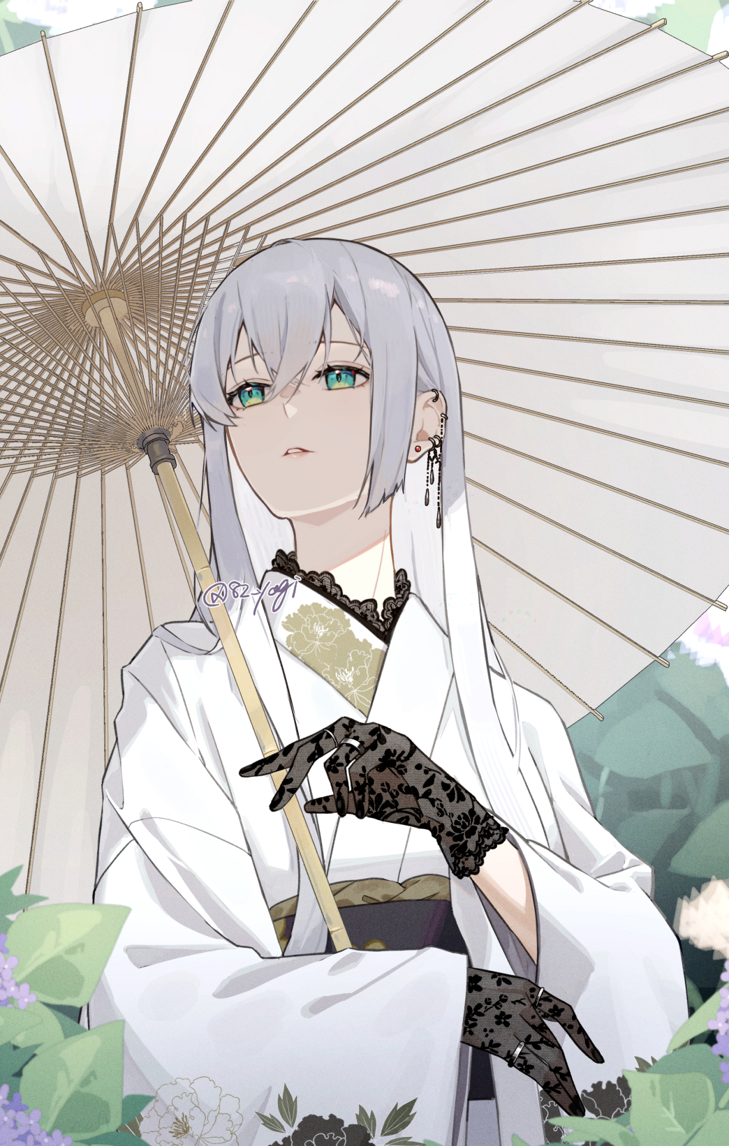 1girl black_gloves earrings gloves green_eyes highres holding holding_umbrella japanese_clothes jewelry kimono lace lace_gloves long_hair oil-paper_umbrella original solo umbrella upper_body white_hair white_kimono yagi_(shiro_yagi)