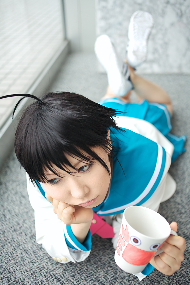1girl ahoge asian blue_eyes chippi coffee_mug color_contacts cosplay cup female_focus highres idolmaster idolmaster_xenoglossia indoors kikuchi_makoto kikuchi_makoto_(cosplay) lying mug on_stomach photo_(medium) school_uniform serafuku short_hair solo