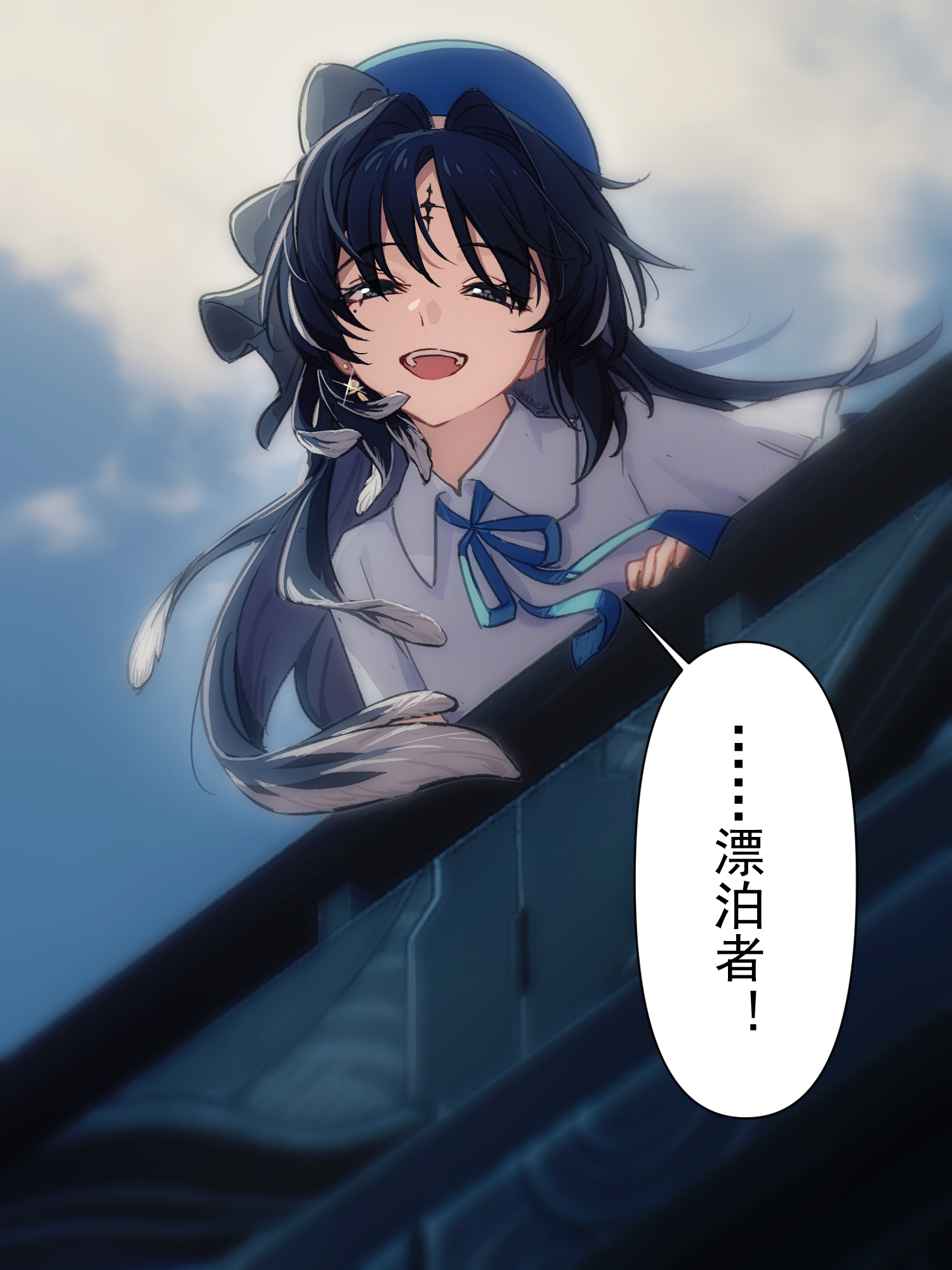 1girl against_railing alternate_costume beret black_bow black_eyes black_hair blue_hat blue_ribbon bow chinese_commentary collared_shirt commentary_request feather_hair hat hat_bow highres kohane_kun long_hair looking_at_viewer mole mole_under_eye neck_ribbon open_mouth railing ribbon shirt smile solo tacet_mark_(wuthering_waves) teeth translation_request upper_teeth_only white_shirt wind wuthering_waves yangyang_(wuthering_waves)