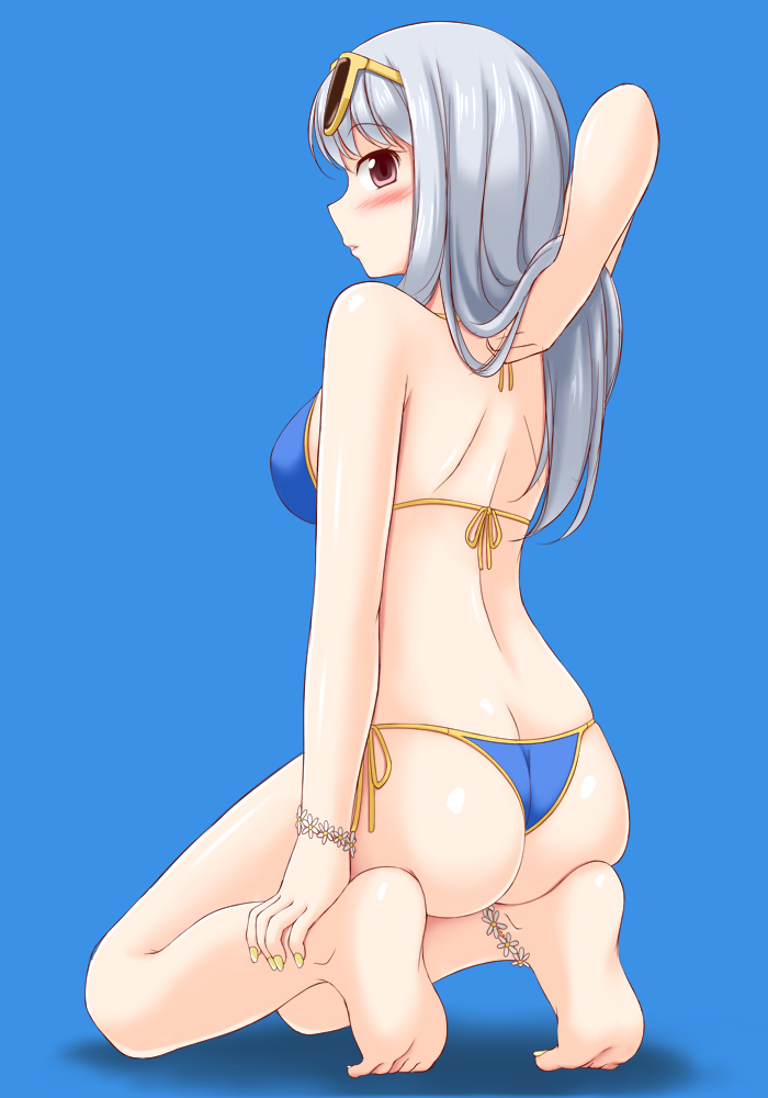 1girl ass barefoot bikini blue_background blue_bikini blush bracelet breasts butt_crack eyewear_on_head female_focus from_behind halterneck hidamari_sketch jewelry kneeling long_hair looking_at_viewer looking_back matsuri_(hidamari_sketch) medium_breasts red_eyes side-tie_bikini_bottom silver_hair simple_background solo string_bikini sunglasses swimsuit utomo