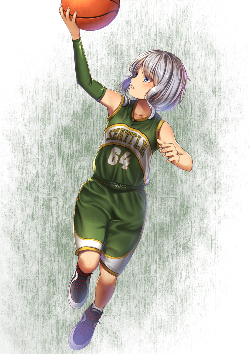 1girl arm_up azur_lane ball basketball basketball_(object) basketball_uniform blush breasts clothes_writing elbow_sleeve green_background highres national_basketball_association seattle_supersonics shirt short_hair simple_background sleeveless sleeveless_shirt solo sportswear washington_(azur_lane) white_hair yakkuro