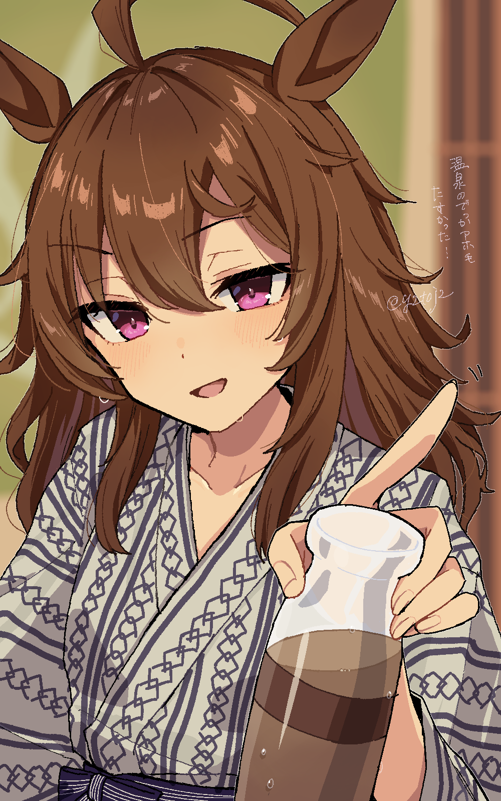 1girl ahoge bath_yukata blurry blurry_background bottle brown_hair grey_kimono hair_between_eyes hand_up highres holding holding_bottle index_finger_raised japanese_clothes kimono long_hair long_sleeves looking_at_viewer nakayama_festa_(umamusume) open_mouth purple_eyes smile solo sweat toji_(y2toj2) translation_request twitter_username umamusume upper_body yukata