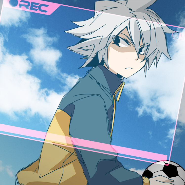 1boy ball black_eyes blue_sky child cloud grey_hair inazuma_eleven inazuma_eleven_(series) male_focus mudomudo outdoors school_uniform sky soccer_ball solo tagme yamino_kageto