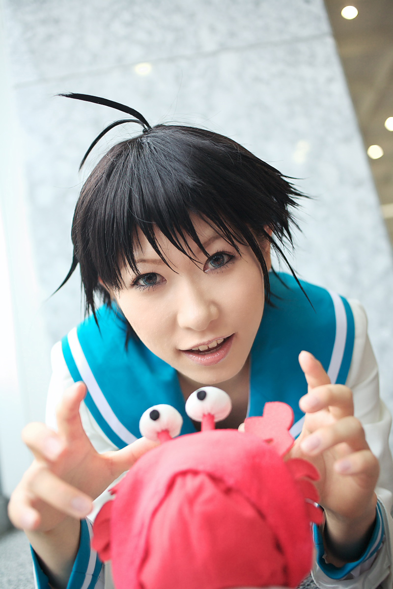 1girl ahoge asian blue_eyes chippi color_contacts cosplay crab dutch_angle female_focus highres idolmaster idolmaster_xenoglossia indoors kikuchi_makoto kikuchi_makoto_(cosplay) looking_at_viewer photo_(medium) school_uniform serafuku short_hair solo stuffed_animal stuffed_toy